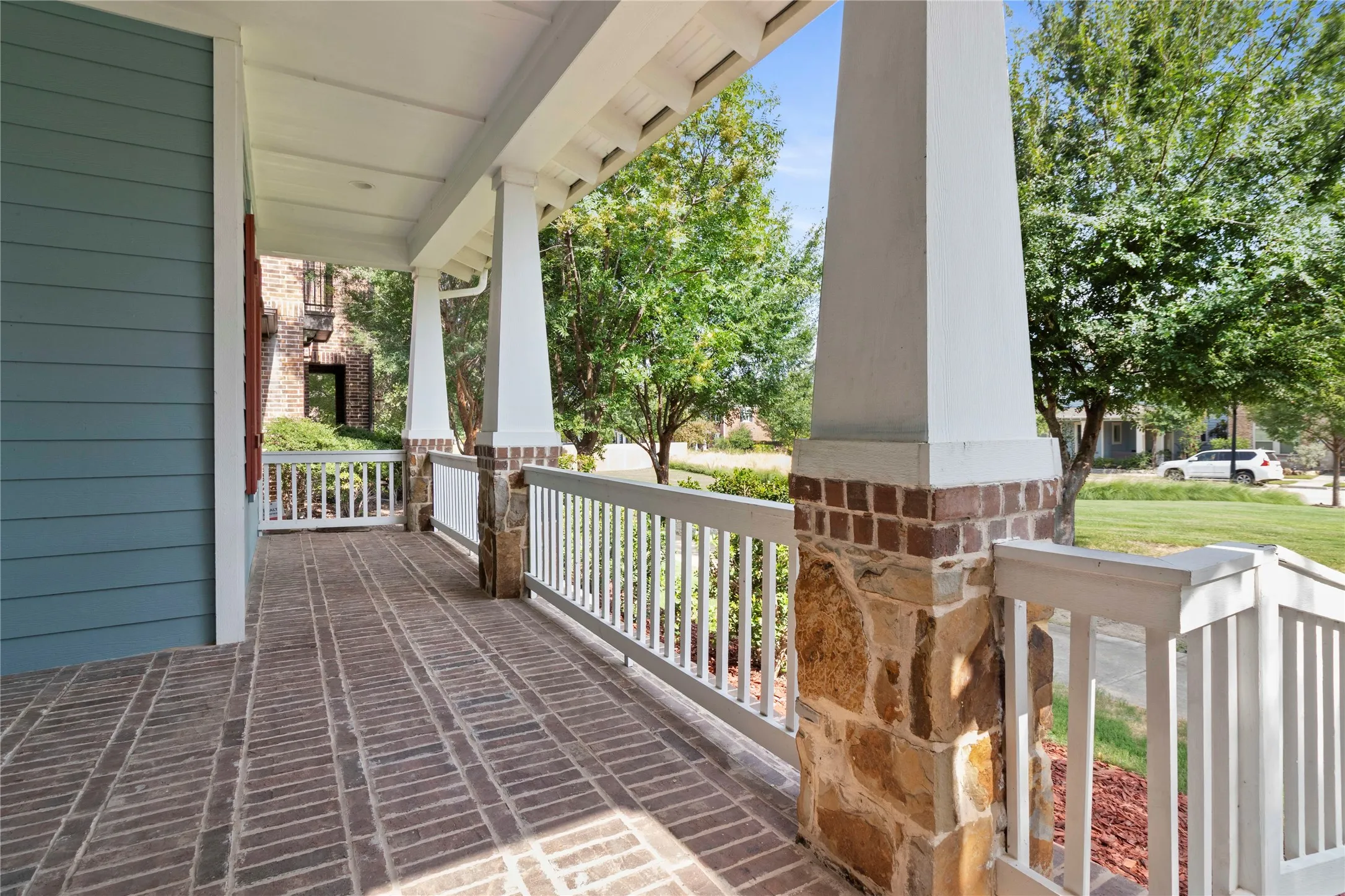 Single Family Residence For Sale in Denton County , 1009 Peacock Boulevard, Carrollton, Texas 75007, 5 Bedroom, 5 Bathroom, 3 Garage spaces, 4,112 Sqft, built in 2015, mls#21382936, Real Estate Agent in Carrollton, Homes For Sale in Denton county, Homes For Sale in Carrollton, Realtor in Carrollton Texas, Real Estate Brokerage Independent Realty Texas, Luminita Cordes Realtor