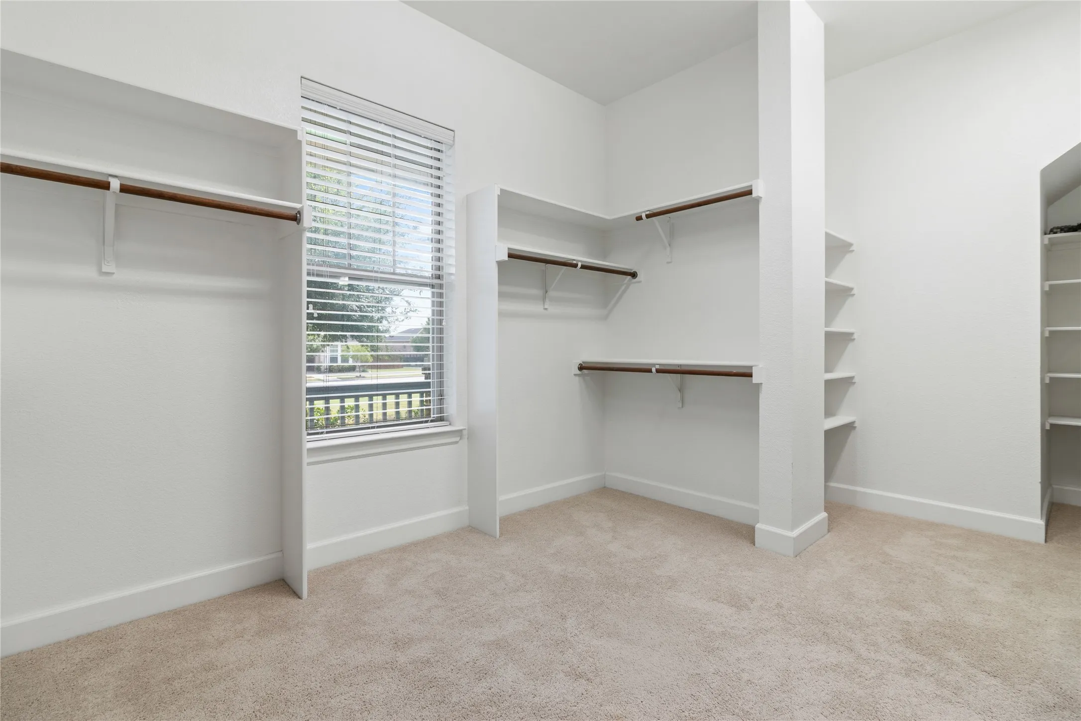 Single Family Residence For Sale in Denton County , 1009 Peacock Boulevard, Carrollton, Texas 75007, 5 Bedroom, 5 Bathroom, 3 Garage spaces, 4,112 Sqft, built in 2015, mls#21382936, Real Estate Agent in Carrollton, Homes For Sale in Denton county, Homes For Sale in Carrollton, Realtor in Carrollton Texas, Real Estate Brokerage Independent Realty Texas, Luminita Cordes Realtor
