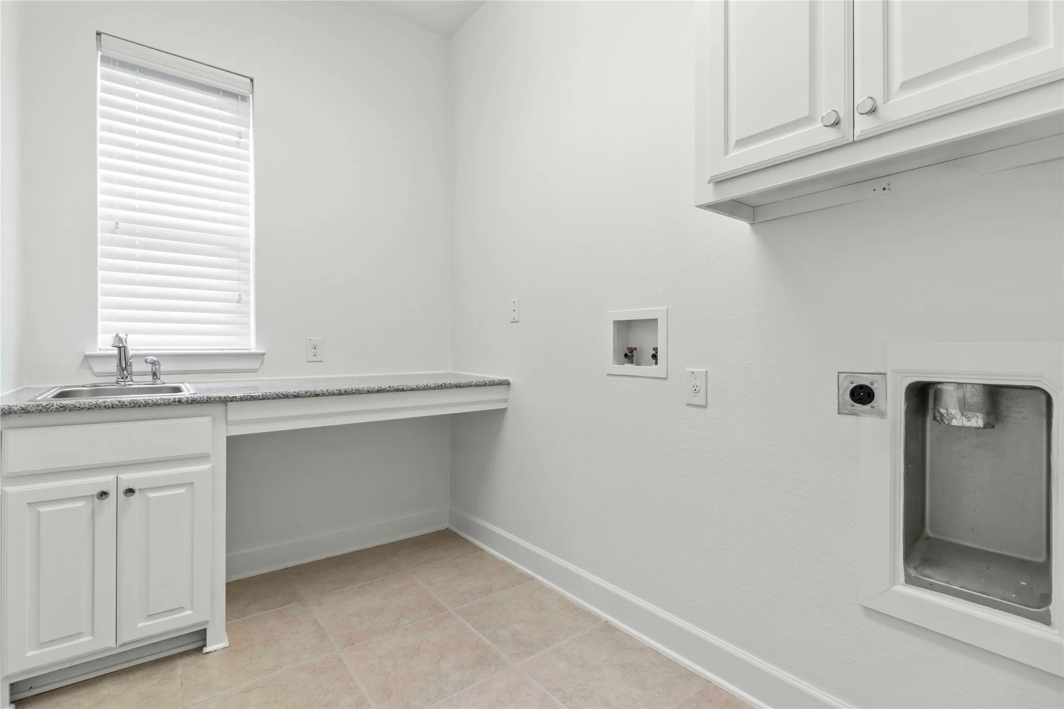 Single Family Residence For Sale in Denton County , 1009 Peacock Boulevard, Carrollton, Texas 75007, 5 Bedroom, 5 Bathroom, 3 Garage spaces, 4,112 Sqft, built in 2015, mls#21382936, Real Estate Agent in Carrollton, Homes For Sale in Denton county, Homes For Sale in Carrollton, Realtor in Carrollton Texas, Real Estate Brokerage Independent Realty Texas, Luminita Cordes Realtor