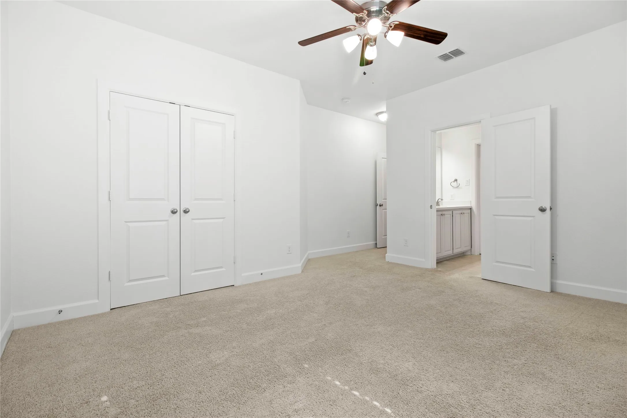 Single Family Residence For Sale in Denton County , 1009 Peacock Boulevard, Carrollton, Texas 75007, 5 Bedroom, 5 Bathroom, 3 Garage spaces, 4,112 Sqft, built in 2015, mls#21382936, Real Estate Agent in Carrollton, Homes For Sale in Denton county, Homes For Sale in Carrollton, Realtor in Carrollton Texas, Real Estate Brokerage Independent Realty Texas, Luminita Cordes Realtor