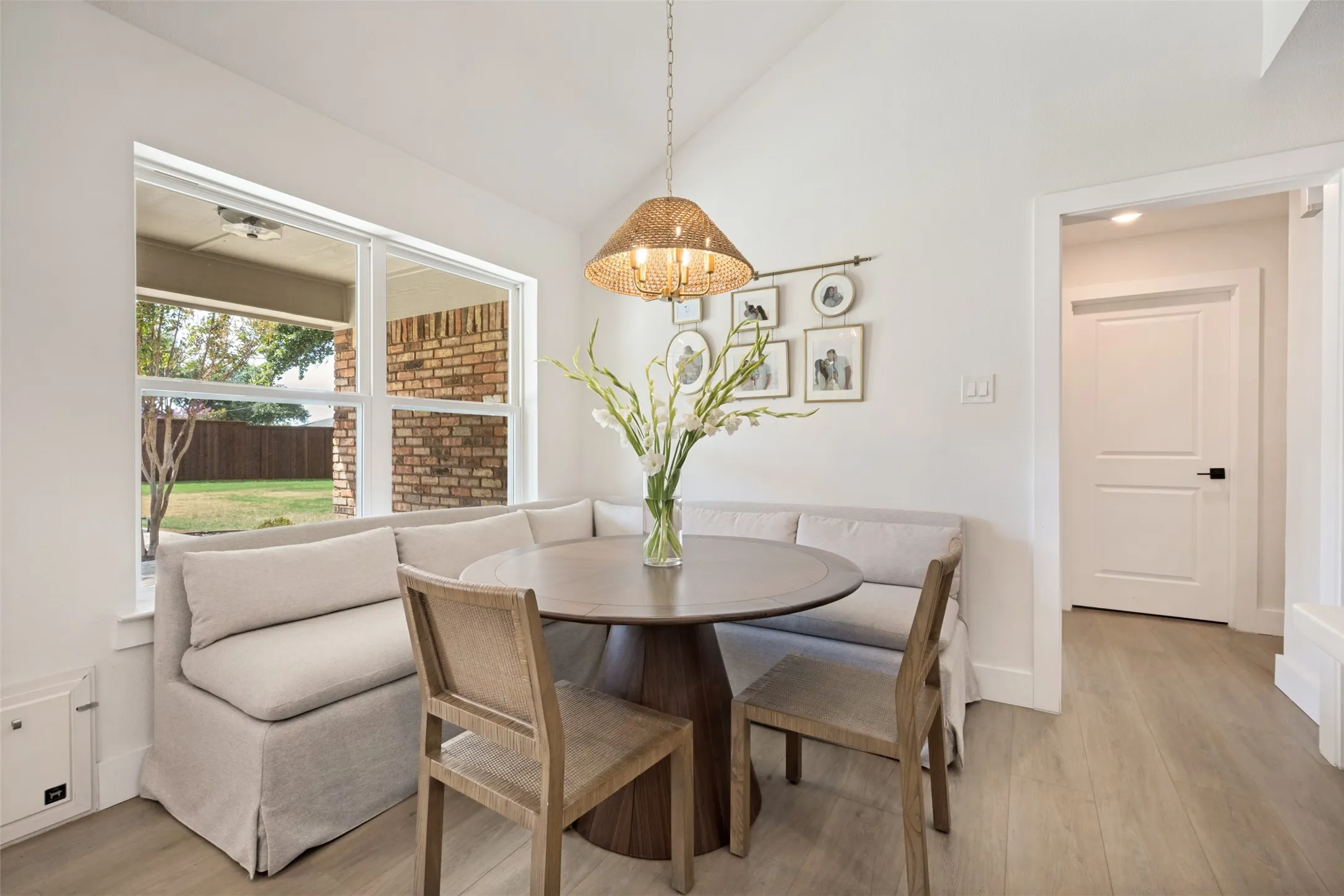 Single Family Residence For Sale in Tarrant County , 3700 Cliffwood Drive, Colleyville, Texas 76034, 3 Bedroom, 3 Bathroom, 2 Garage spaces, 2,267 Sqft, built in 1983, mls#21380627, Real Estate Agent in Colleyville, Homes For Sale in Tarrant county, Homes For Sale in Colleyville, Realtor in Colleyville Texas, Real Estate Brokerage Independent Realty Texas, Luminita Cordes Realtor