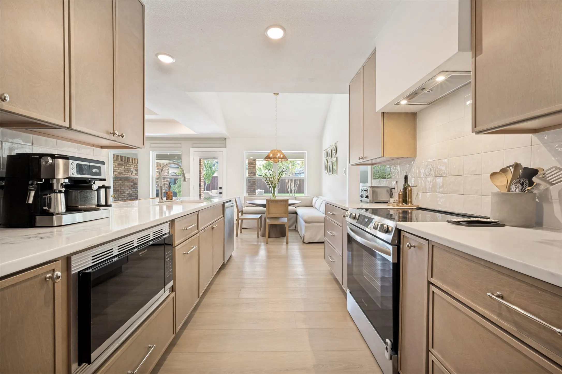 Single Family Residence For Sale in Tarrant County , 3700 Cliffwood Drive, Colleyville, Texas 76034, 3 Bedroom, 3 Bathroom, 2 Garage spaces, 2,267 Sqft, built in 1983, mls#21380627, Real Estate Agent in Colleyville, Homes For Sale in Tarrant county, Homes For Sale in Colleyville, Realtor in Colleyville Texas, Real Estate Brokerage Independent Realty Texas, Luminita Cordes Realtor