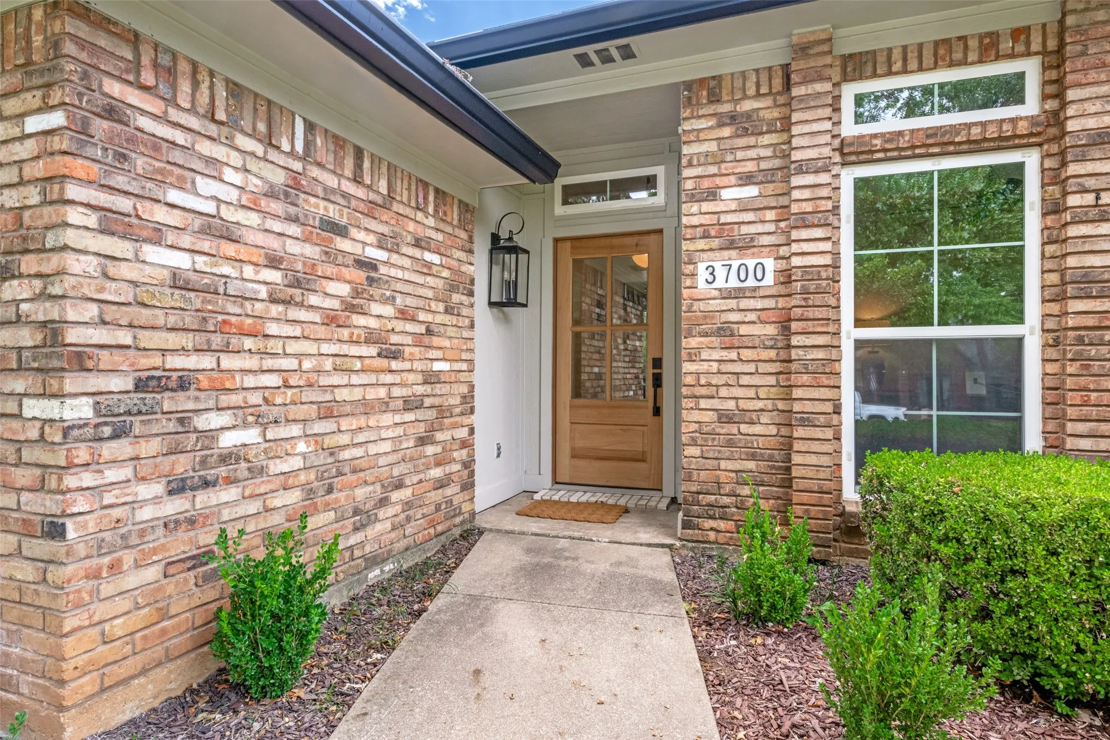 Single Family Residence For Sale in Tarrant County , 3700 Cliffwood Drive, Colleyville, Texas 76034, 3 Bedroom, 3 Bathroom, 2 Garage spaces, 2,267 Sqft, built in 1983, mls#21380627, Real Estate Agent in Colleyville, Homes For Sale in Tarrant county, Homes For Sale in Colleyville, Realtor in Colleyville Texas, Real Estate Brokerage Independent Realty Texas, Luminita Cordes Realtor