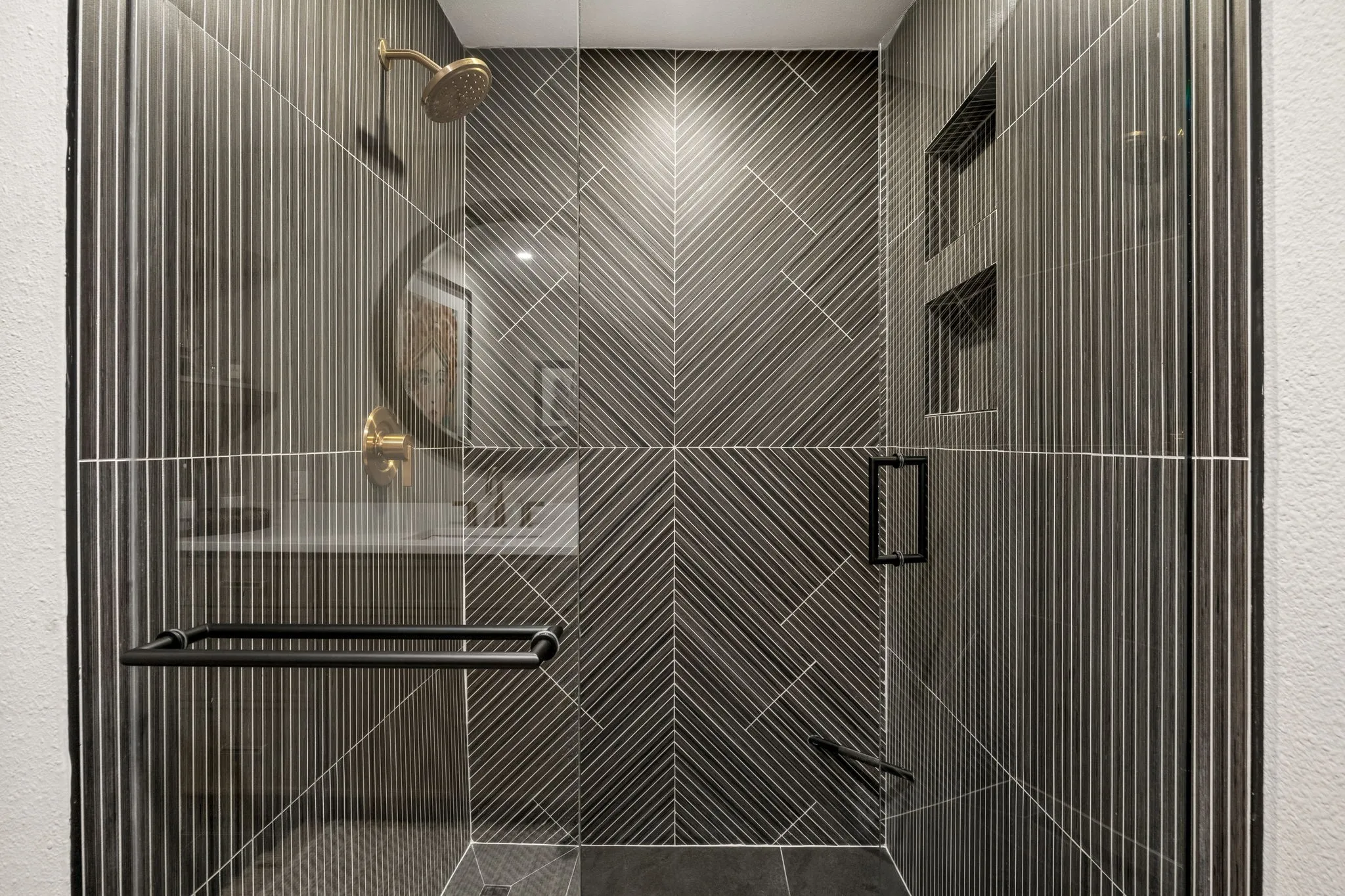 Beautiful walk in shower with glass​​‌​​​​‌​​‌‌​‌‌​​​‌‌​‌​‌​‌​​​‌​​ enclosure