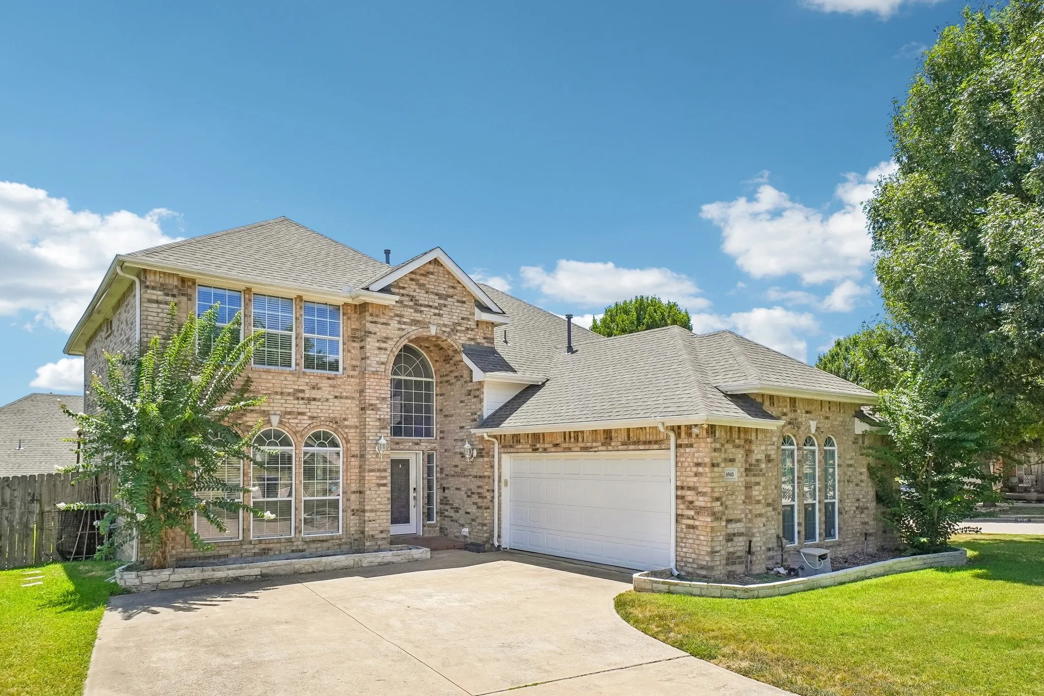 Single Family Residence For Rent in Dallas County , 6940 Chapelridge Drive, Dallas, Texas 75249, 4 Bedroom, 3 Bathroom, 2 Garage spaces, 3,141 Sqft, built in 2003, mls#21381911, Real Estate Agent in Dallas, Homes For Rent in Dallas county, Homes For Rent in Dallas, Realtor in Dallas Texas, Real Estate Brokerage Independent Realty Texas, Luminita Cordes Realtor