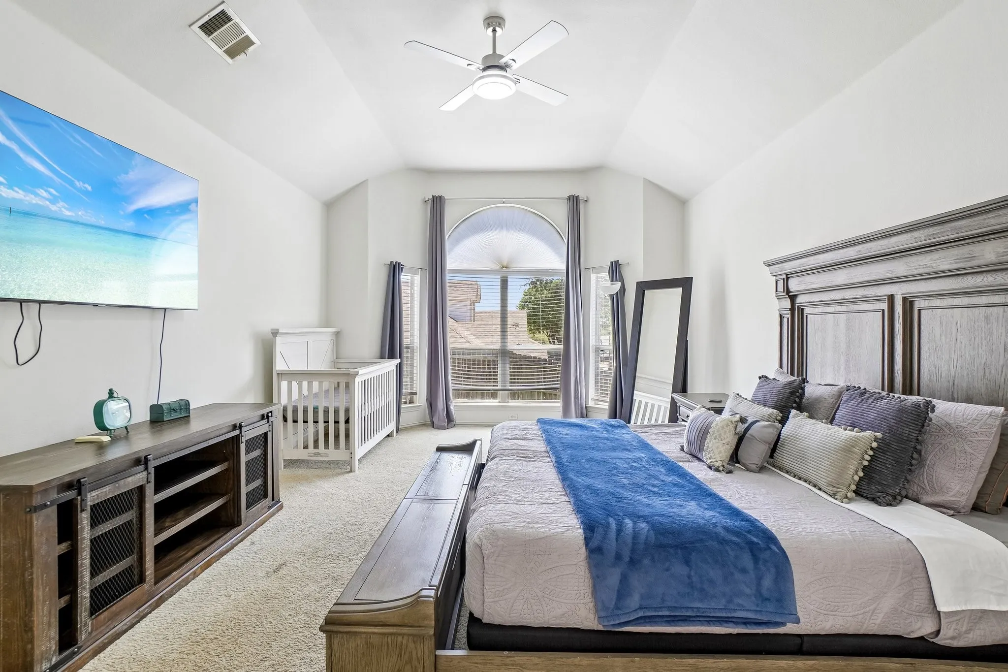 Single Family Residence For Rent in Dallas County , 6940 Chapelridge Drive, Dallas, Texas 75249, 4 Bedroom, 3 Bathroom, 2 Garage spaces, 3,141 Sqft, built in 2003, mls#21381911, Real Estate Agent in Dallas, Homes For Rent in Dallas county, Homes For Rent in Dallas, Realtor in Dallas Texas, Real Estate Brokerage Independent Realty Texas, Luminita Cordes Realtor