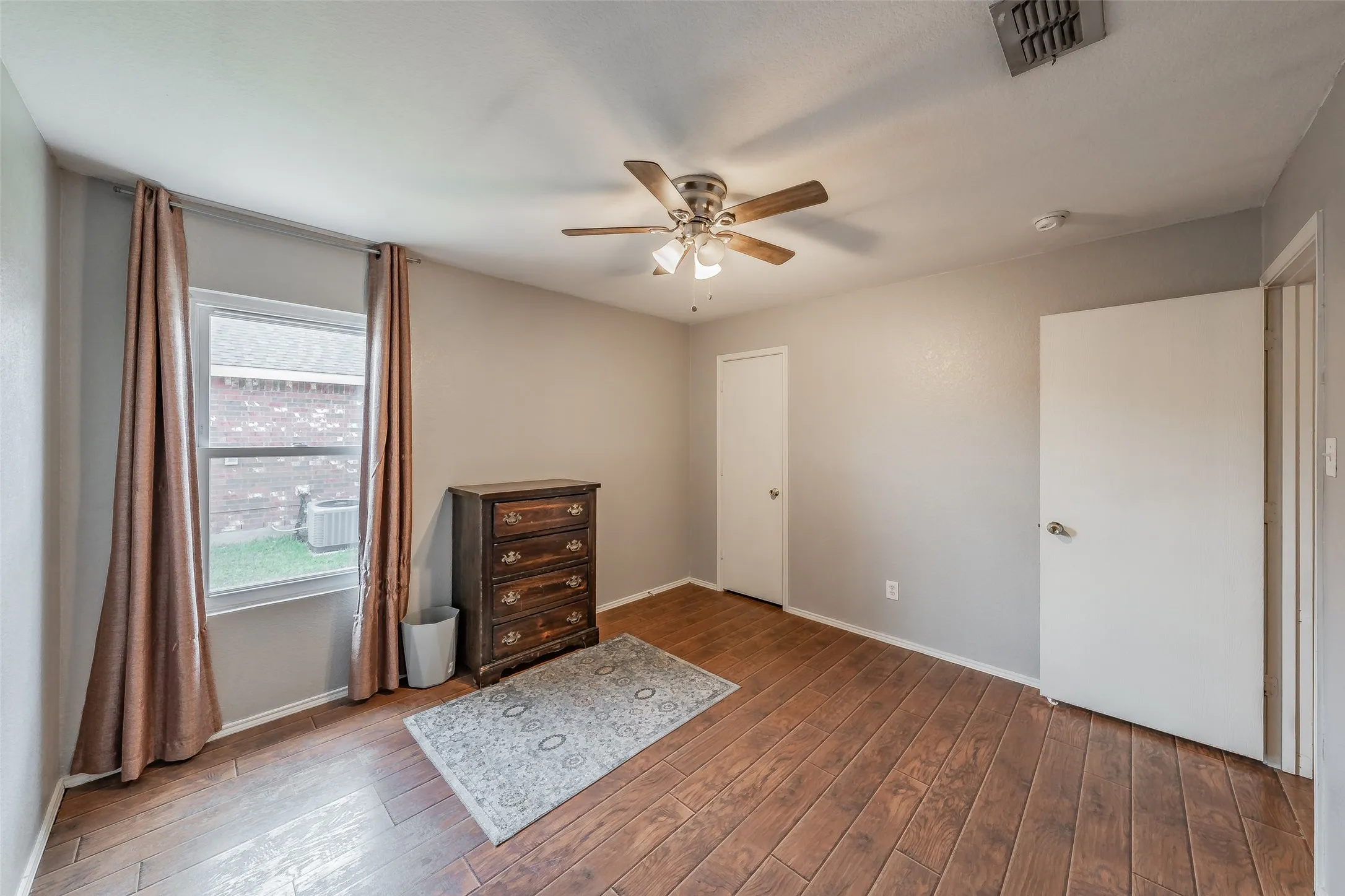 Single Family Residence For Sale in Denton County , 135 Ringneck Drive, Sanger, Texas 76266, 4 Bedroom, 2 Bathroom, 2 Garage spaces, 1,760 Sqft, built in 2006, mls#21377275, Real Estate Agent in Sanger, Homes For Sale in Denton county, Homes For Sale in Sanger, Realtor in Sanger Texas, Real Estate Brokerage Independent Realty Texas, Luminita Cordes Realtor