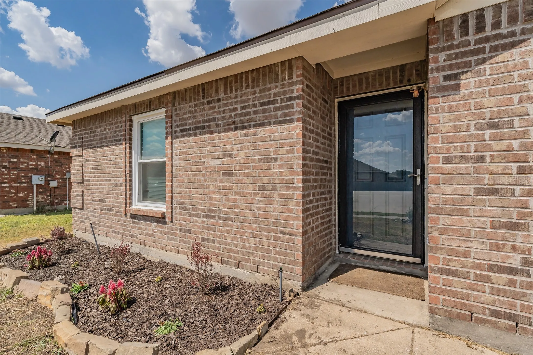 Single Family Residence For Sale in Denton County , 135 Ringneck Drive, Sanger, Texas 76266, 4 Bedroom, 2 Bathroom, 2 Garage spaces, 1,760 Sqft, built in 2006, mls#21377275, Real Estate Agent in Sanger, Homes For Sale in Denton county, Homes For Sale in Sanger, Realtor in Sanger Texas, Real Estate Brokerage Independent Realty Texas, Luminita Cordes Realtor