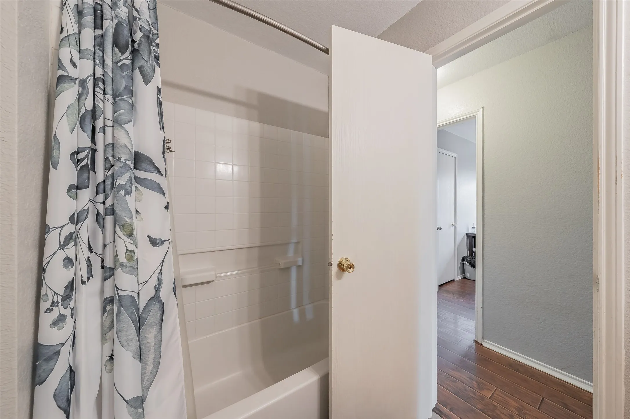 Single Family Residence For Sale in Denton County , 135 Ringneck Drive, Sanger, Texas 76266, 4 Bedroom, 2 Bathroom, 2 Garage spaces, 1,760 Sqft, built in 2006, mls#21377275, Real Estate Agent in Sanger, Homes For Sale in Denton county, Homes For Sale in Sanger, Realtor in Sanger Texas, Real Estate Brokerage Independent Realty Texas, Luminita Cordes Realtor