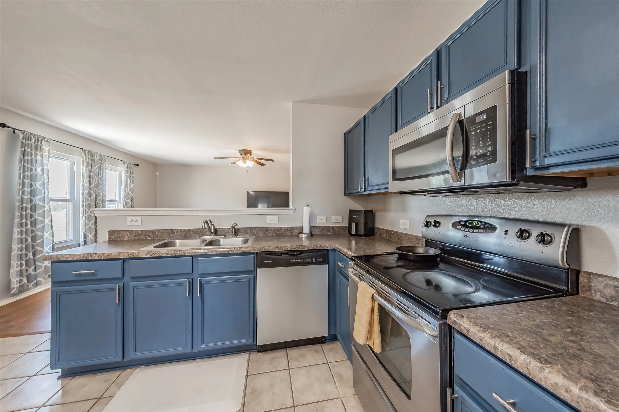 Single Family Residence For Sale in Denton County , 135 Ringneck Drive, Sanger, Texas 76266, 4 Bedroom, 2 Bathroom, 2 Garage spaces, 1,760 Sqft, built in 2006, mls#21377275, Real Estate Agent in Sanger, Homes For Sale in Denton county, Homes For Sale in Sanger, Realtor in Sanger Texas, Real Estate Brokerage Independent Realty Texas, Luminita Cordes Realtor