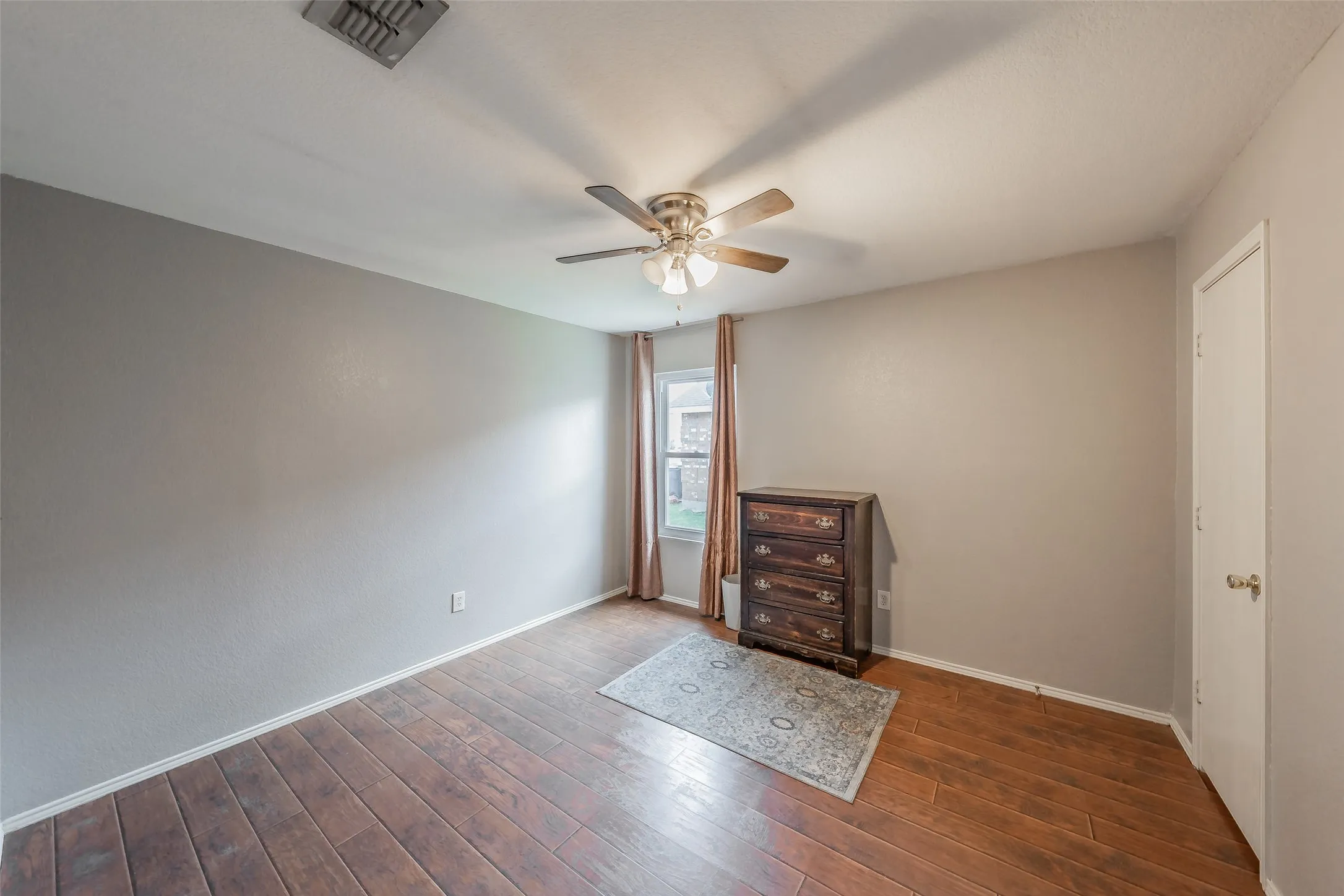 Single Family Residence For Sale in Denton County , 135 Ringneck Drive, Sanger, Texas 76266, 4 Bedroom, 2 Bathroom, 2 Garage spaces, 1,760 Sqft, built in 2006, mls#21377275, Real Estate Agent in Sanger, Homes For Sale in Denton county, Homes For Sale in Sanger, Realtor in Sanger Texas, Real Estate Brokerage Independent Realty Texas, Luminita Cordes Realtor