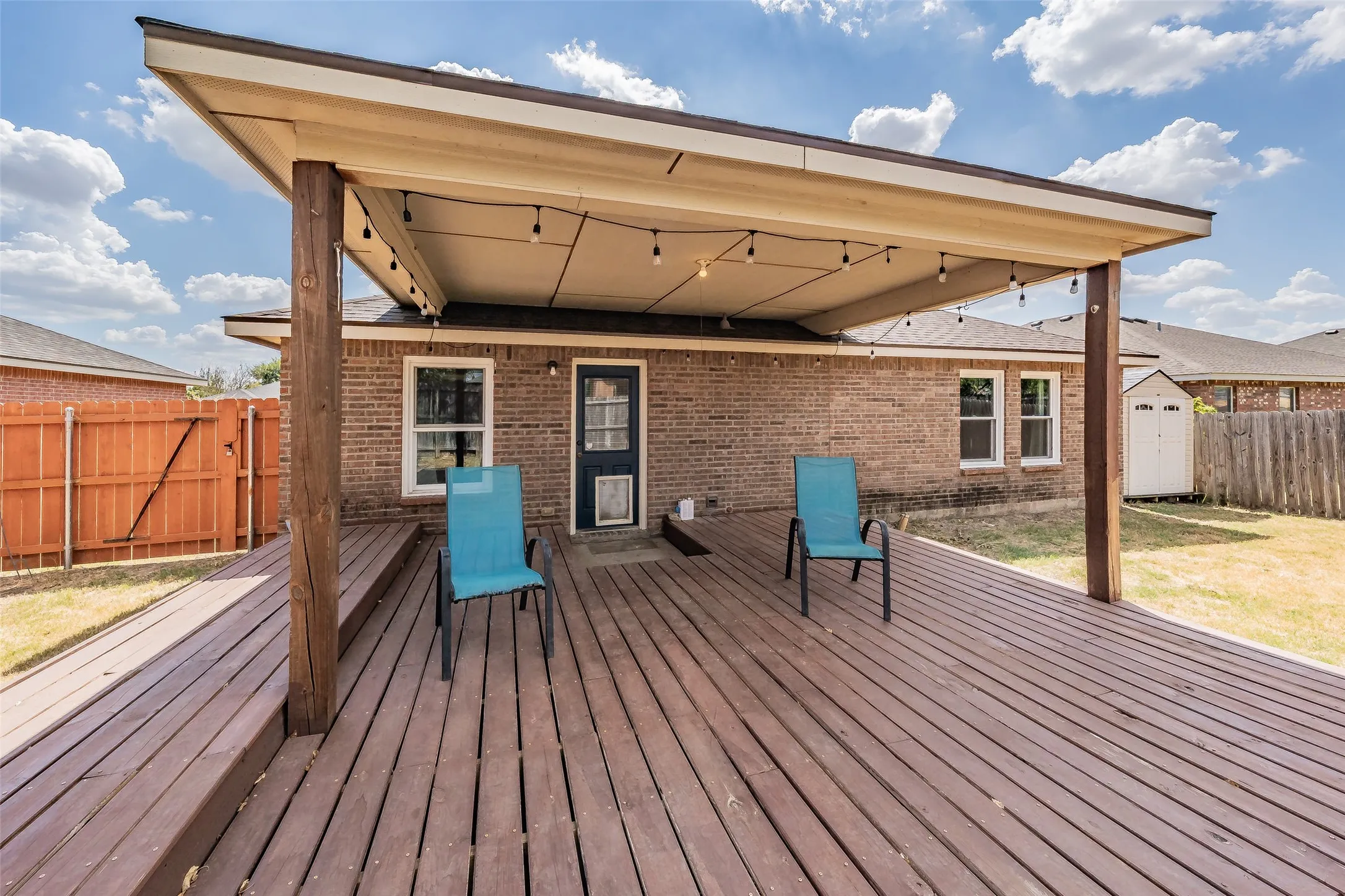 Single Family Residence For Sale in Denton County , 135 Ringneck Drive, Sanger, Texas 76266, 4 Bedroom, 2 Bathroom, 2 Garage spaces, 1,760 Sqft, built in 2006, mls#21377275, Real Estate Agent in Sanger, Homes For Sale in Denton county, Homes For Sale in Sanger, Realtor in Sanger Texas, Real Estate Brokerage Independent Realty Texas, Luminita Cordes Realtor