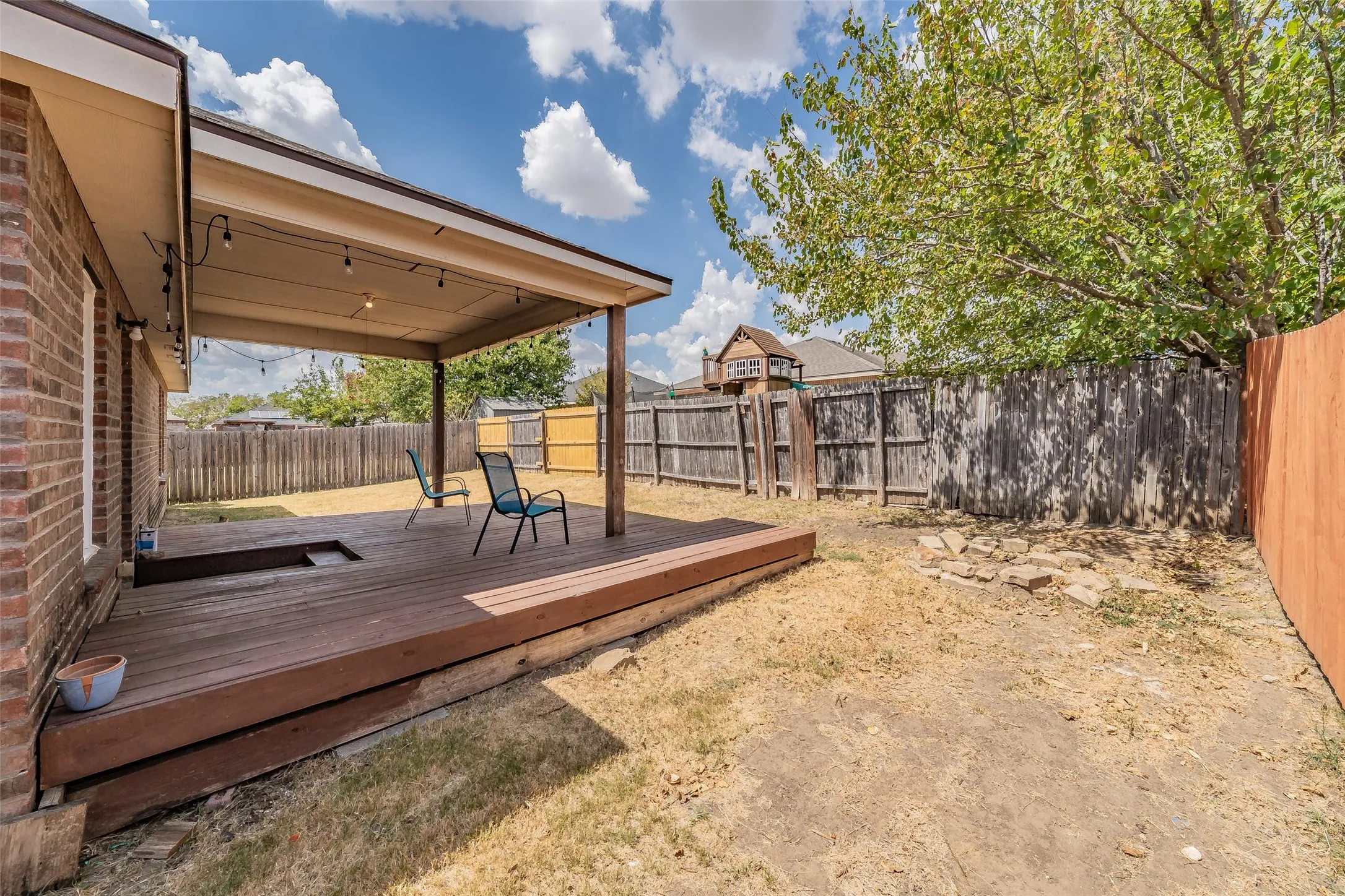 Single Family Residence For Sale in Denton County , 135 Ringneck Drive, Sanger, Texas 76266, 4 Bedroom, 2 Bathroom, 2 Garage spaces, 1,760 Sqft, built in 2006, mls#21377275, Real Estate Agent in Sanger, Homes For Sale in Denton county, Homes For Sale in Sanger, Realtor in Sanger Texas, Real Estate Brokerage Independent Realty Texas, Luminita Cordes Realtor