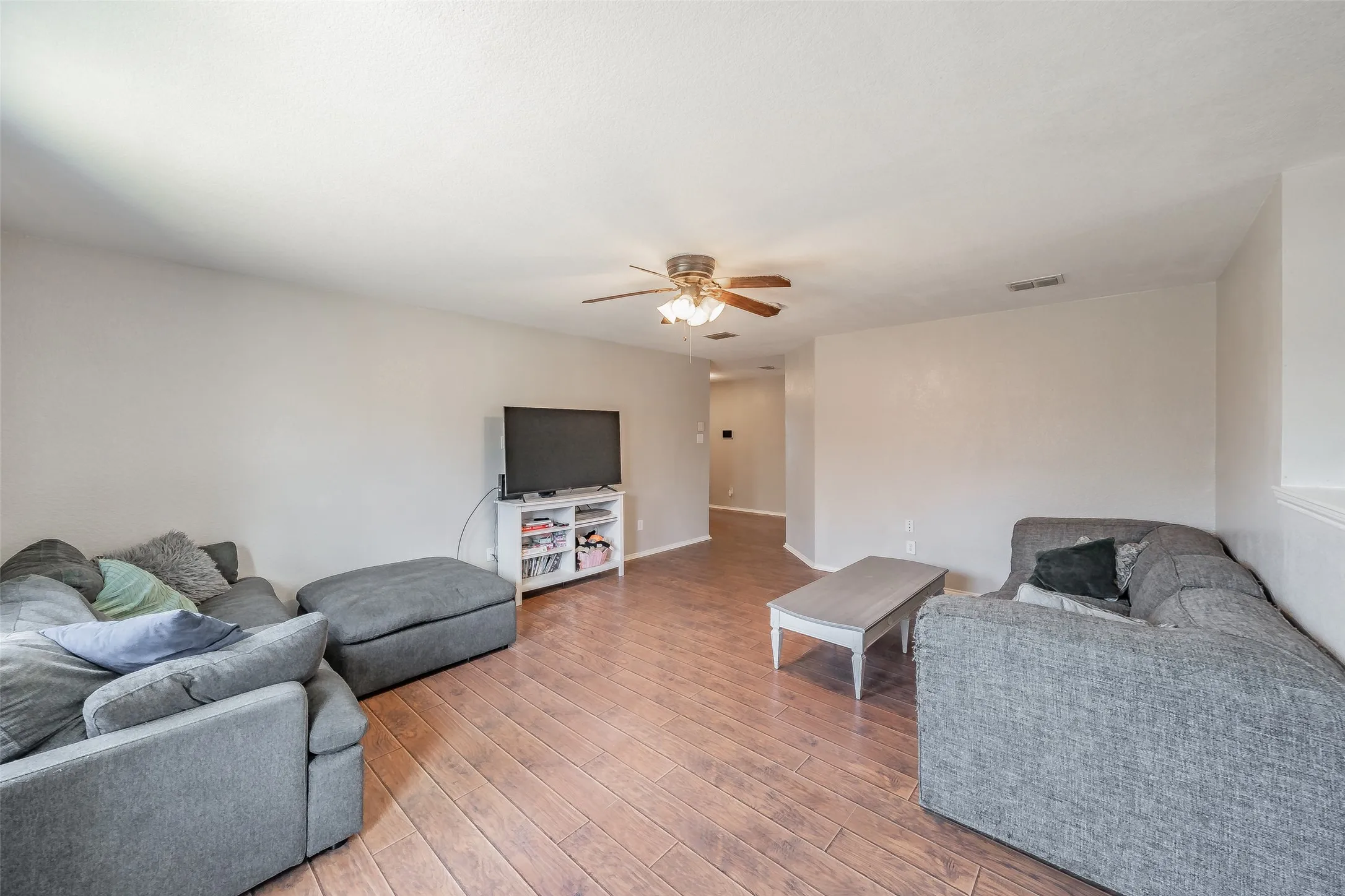 Single Family Residence For Sale in Denton County , 135 Ringneck Drive, Sanger, Texas 76266, 4 Bedroom, 2 Bathroom, 2 Garage spaces, 1,760 Sqft, built in 2006, mls#21377275, Real Estate Agent in Sanger, Homes For Sale in Denton county, Homes For Sale in Sanger, Realtor in Sanger Texas, Real Estate Brokerage Independent Realty Texas, Luminita Cordes Realtor