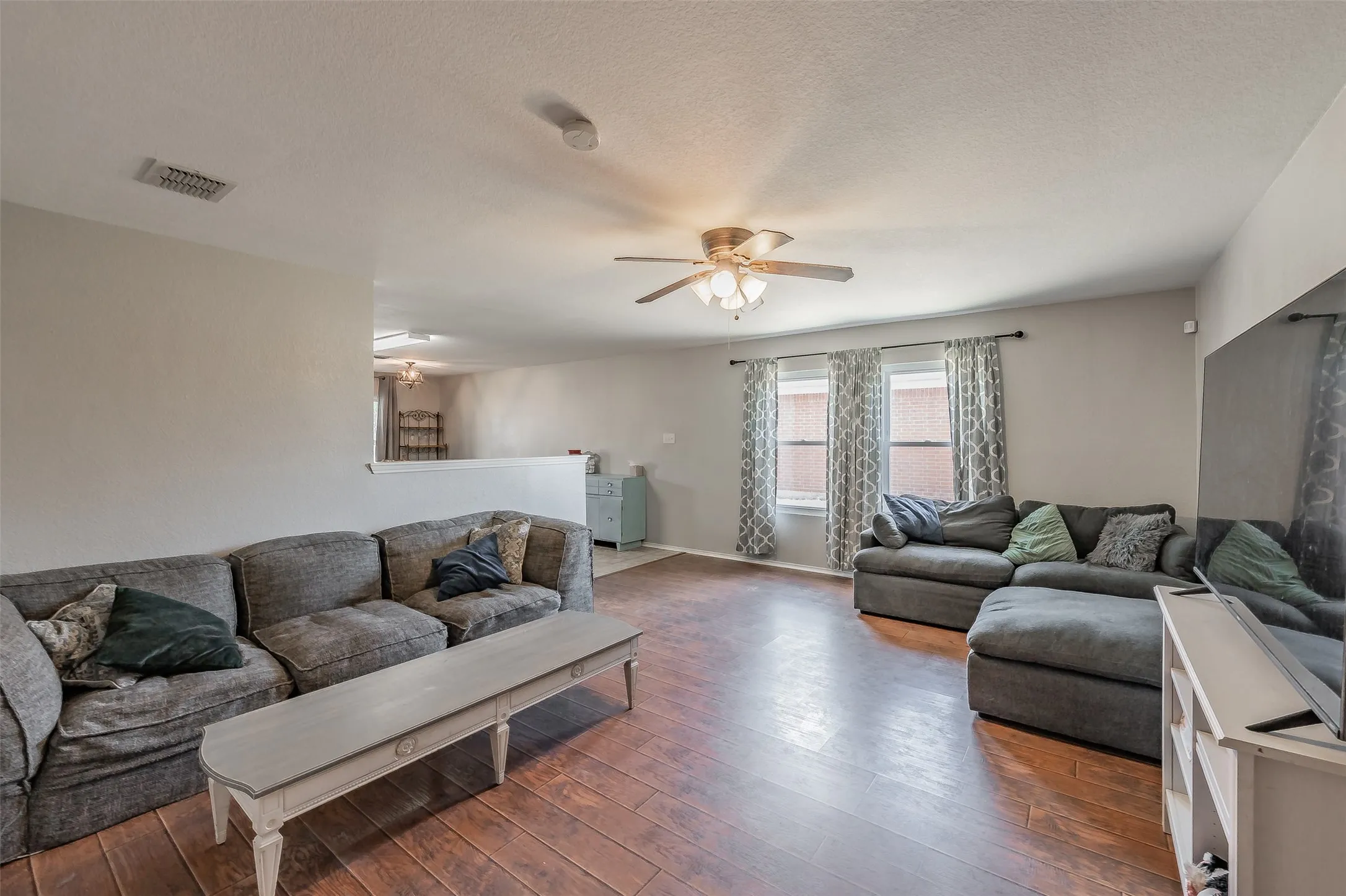 Single Family Residence For Sale in Denton County , 135 Ringneck Drive, Sanger, Texas 76266, 4 Bedroom, 2 Bathroom, 2 Garage spaces, 1,760 Sqft, built in 2006, mls#21377275, Real Estate Agent in Sanger, Homes For Sale in Denton county, Homes For Sale in Sanger, Realtor in Sanger Texas, Real Estate Brokerage Independent Realty Texas, Luminita Cordes Realtor