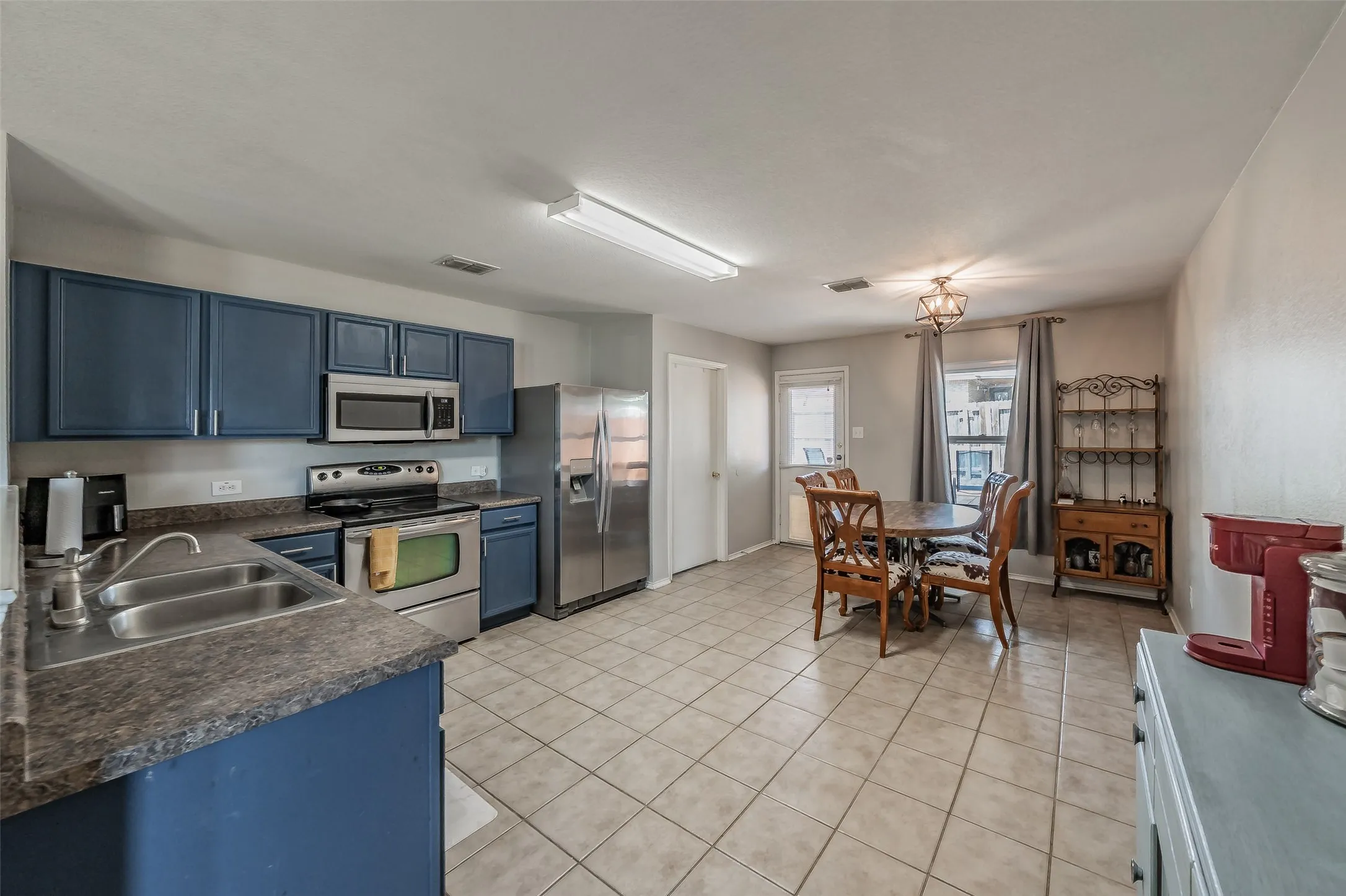 Single Family Residence For Sale in Denton County , 135 Ringneck Drive, Sanger, Texas 76266, 4 Bedroom, 2 Bathroom, 2 Garage spaces, 1,760 Sqft, built in 2006, mls#21377275, Real Estate Agent in Sanger, Homes For Sale in Denton county, Homes For Sale in Sanger, Realtor in Sanger Texas, Real Estate Brokerage Independent Realty Texas, Luminita Cordes Realtor