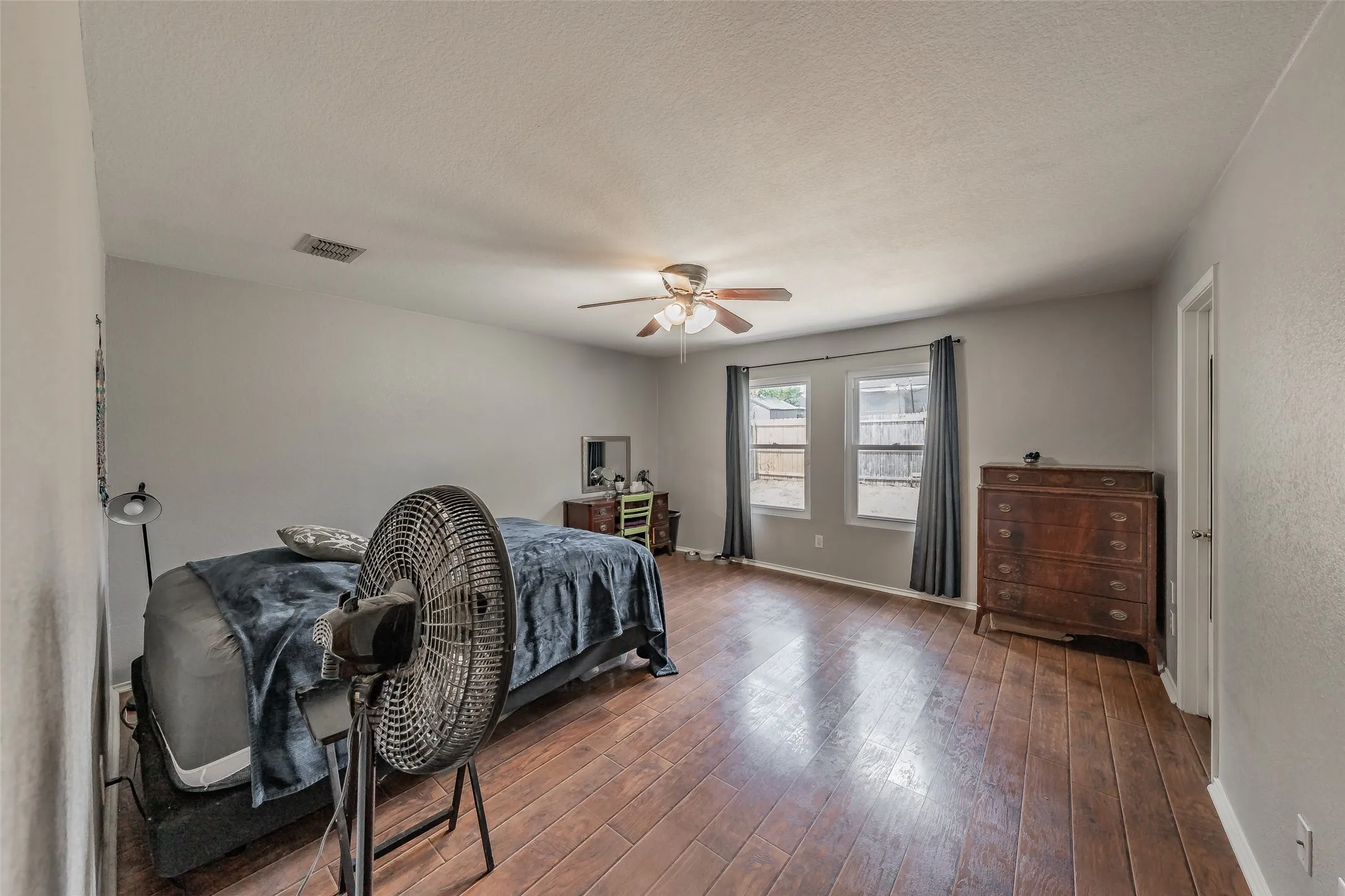 Single Family Residence For Sale in Denton County , 135 Ringneck Drive, Sanger, Texas 76266, 4 Bedroom, 2 Bathroom, 2 Garage spaces, 1,760 Sqft, built in 2006, mls#21377275, Real Estate Agent in Sanger, Homes For Sale in Denton county, Homes For Sale in Sanger, Realtor in Sanger Texas, Real Estate Brokerage Independent Realty Texas, Luminita Cordes Realtor