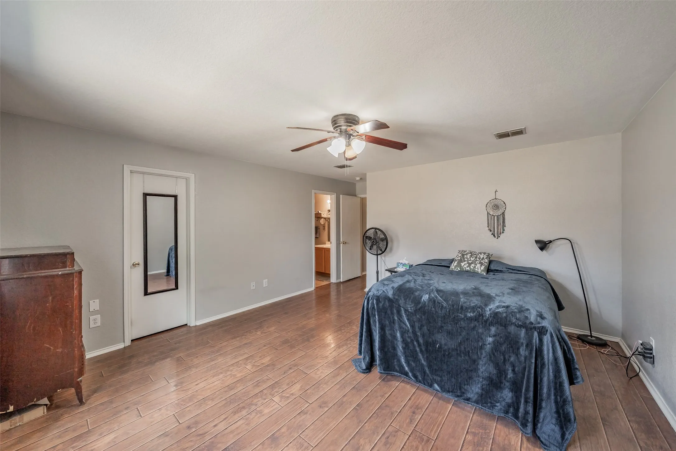 Single Family Residence For Sale in Denton County , 135 Ringneck Drive, Sanger, Texas 76266, 4 Bedroom, 2 Bathroom, 2 Garage spaces, 1,760 Sqft, built in 2006, mls#21377275, Real Estate Agent in Sanger, Homes For Sale in Denton county, Homes For Sale in Sanger, Realtor in Sanger Texas, Real Estate Brokerage Independent Realty Texas, Luminita Cordes Realtor