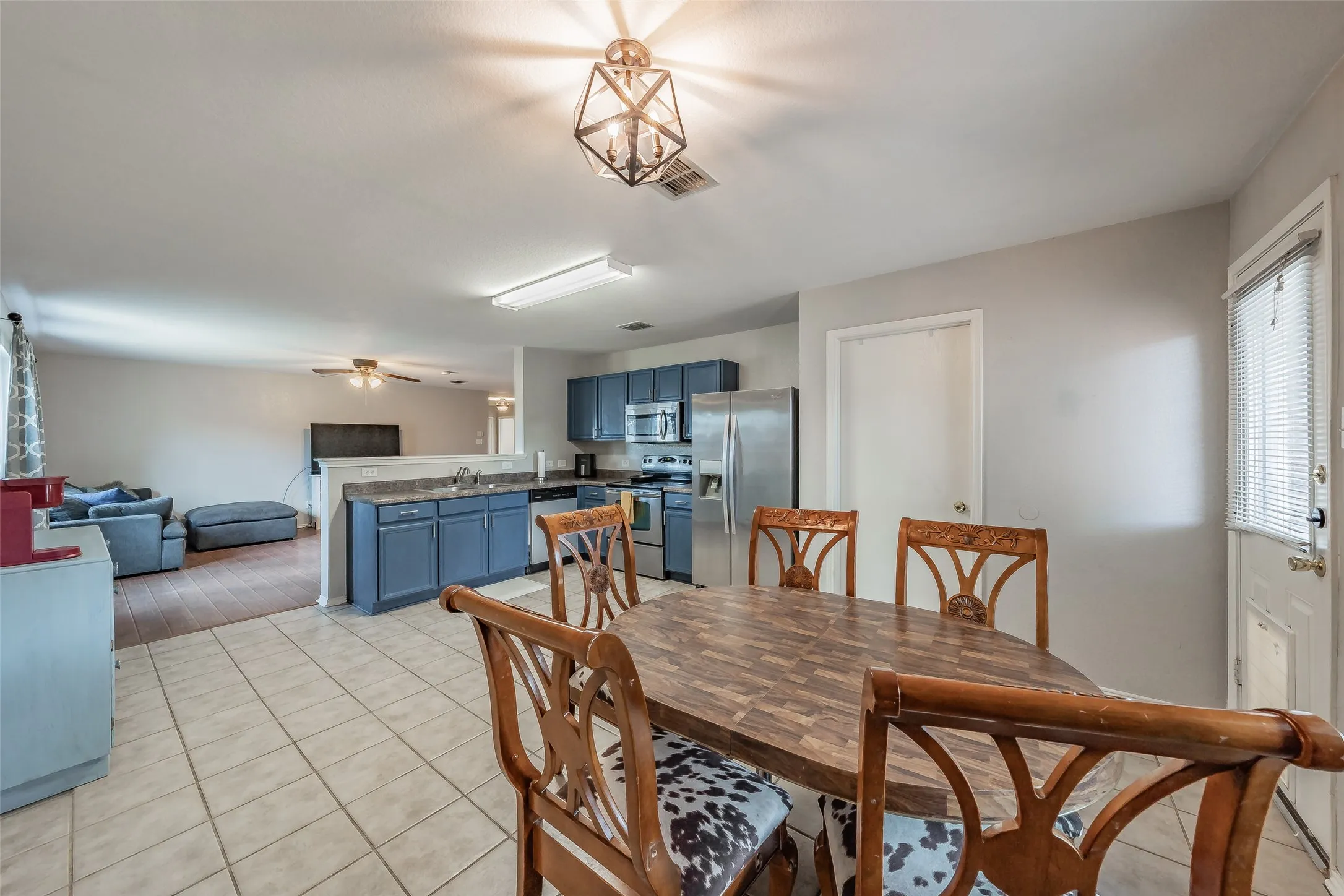 Single Family Residence For Sale in Denton County , 135 Ringneck Drive, Sanger, Texas 76266, 4 Bedroom, 2 Bathroom, 2 Garage spaces, 1,760 Sqft, built in 2006, mls#21377275, Real Estate Agent in Sanger, Homes For Sale in Denton county, Homes For Sale in Sanger, Realtor in Sanger Texas, Real Estate Brokerage Independent Realty Texas, Luminita Cordes Realtor