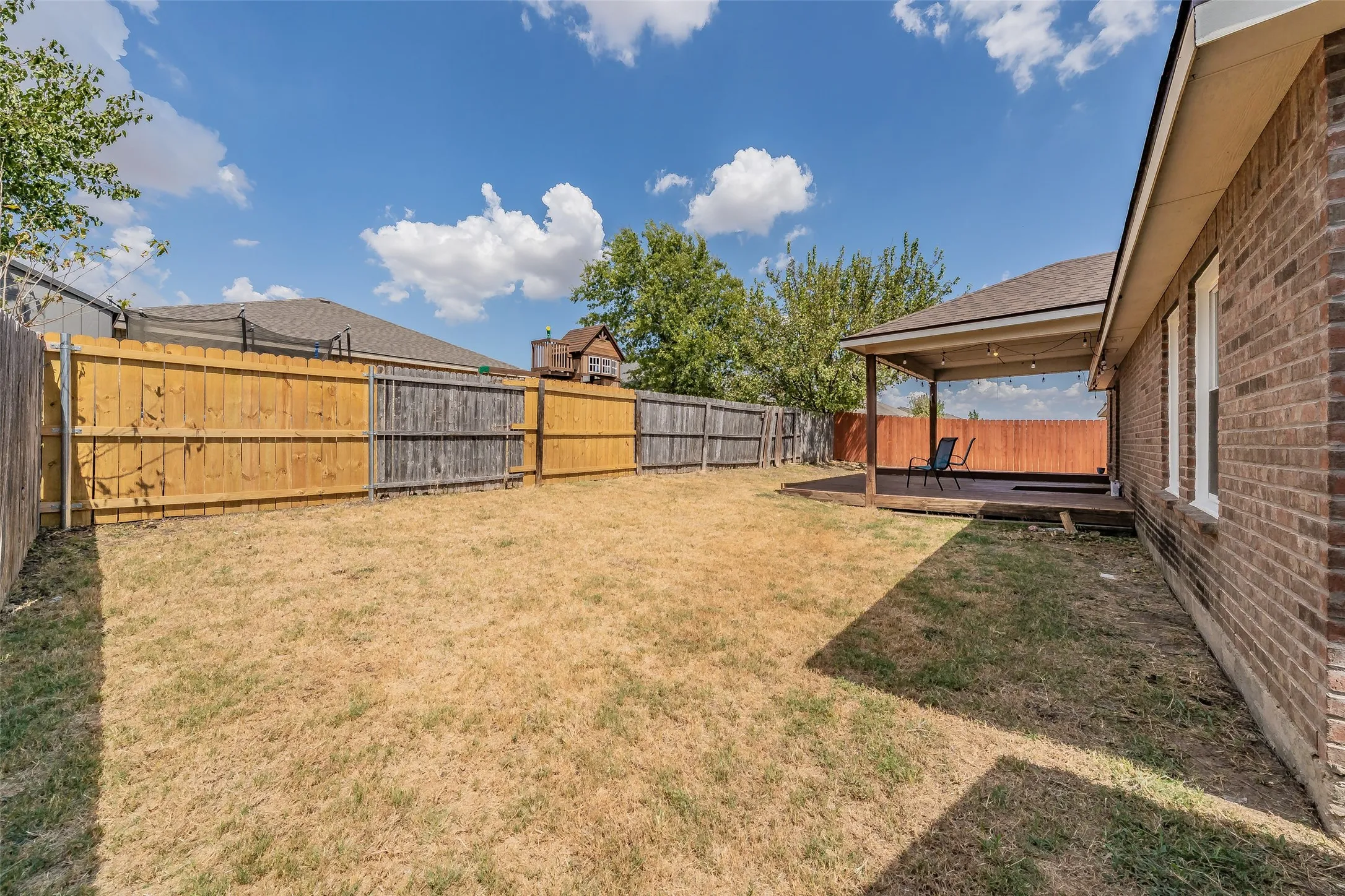 Single Family Residence For Sale in Denton County , 135 Ringneck Drive, Sanger, Texas 76266, 4 Bedroom, 2 Bathroom, 2 Garage spaces, 1,760 Sqft, built in 2006, mls#21377275, Real Estate Agent in Sanger, Homes For Sale in Denton county, Homes For Sale in Sanger, Realtor in Sanger Texas, Real Estate Brokerage Independent Realty Texas, Luminita Cordes Realtor