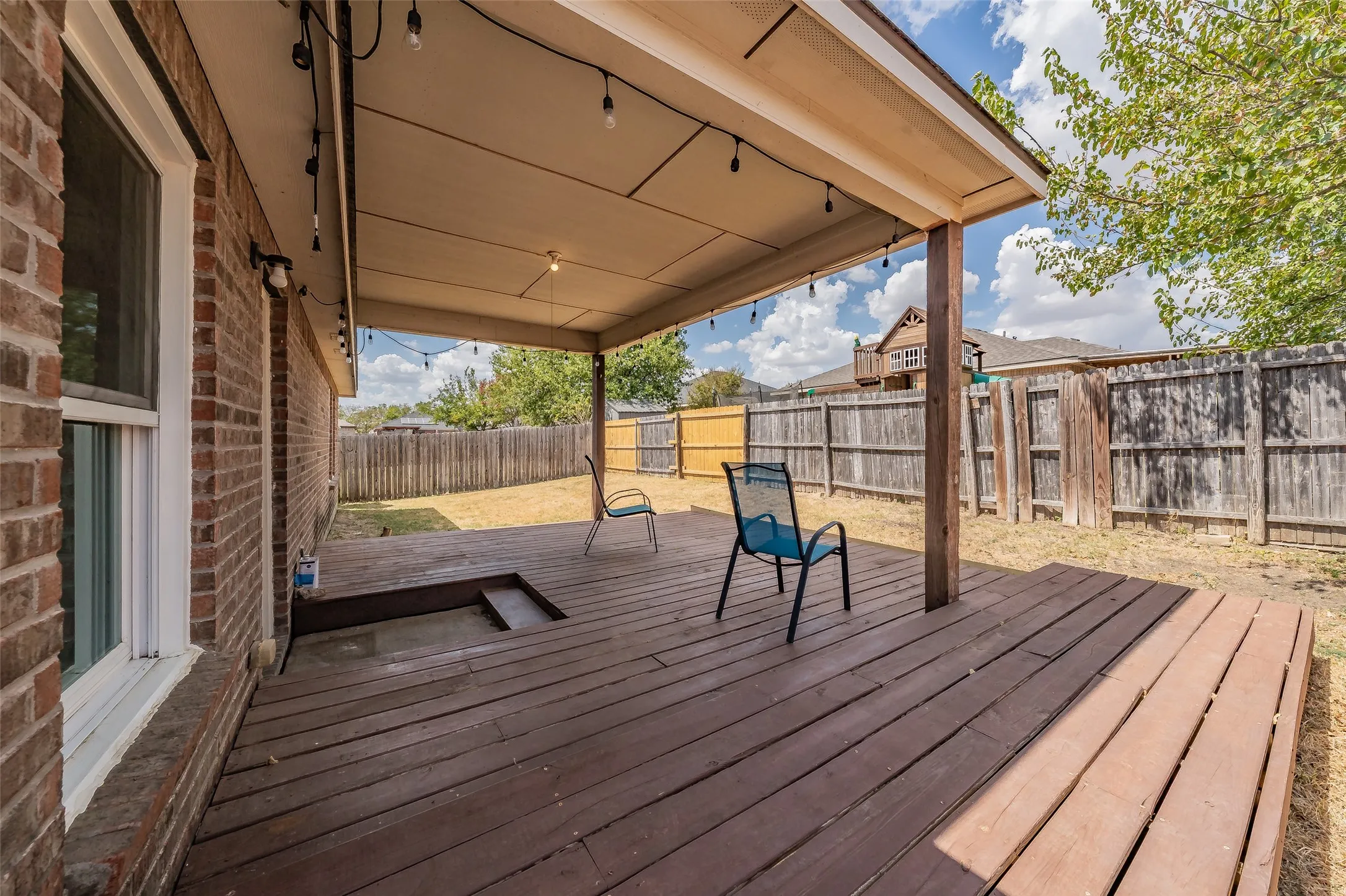 Single Family Residence For Sale in Denton County , 135 Ringneck Drive, Sanger, Texas 76266, 4 Bedroom, 2 Bathroom, 2 Garage spaces, 1,760 Sqft, built in 2006, mls#21377275, Real Estate Agent in Sanger, Homes For Sale in Denton county, Homes For Sale in Sanger, Realtor in Sanger Texas, Real Estate Brokerage Independent Realty Texas, Luminita Cordes Realtor