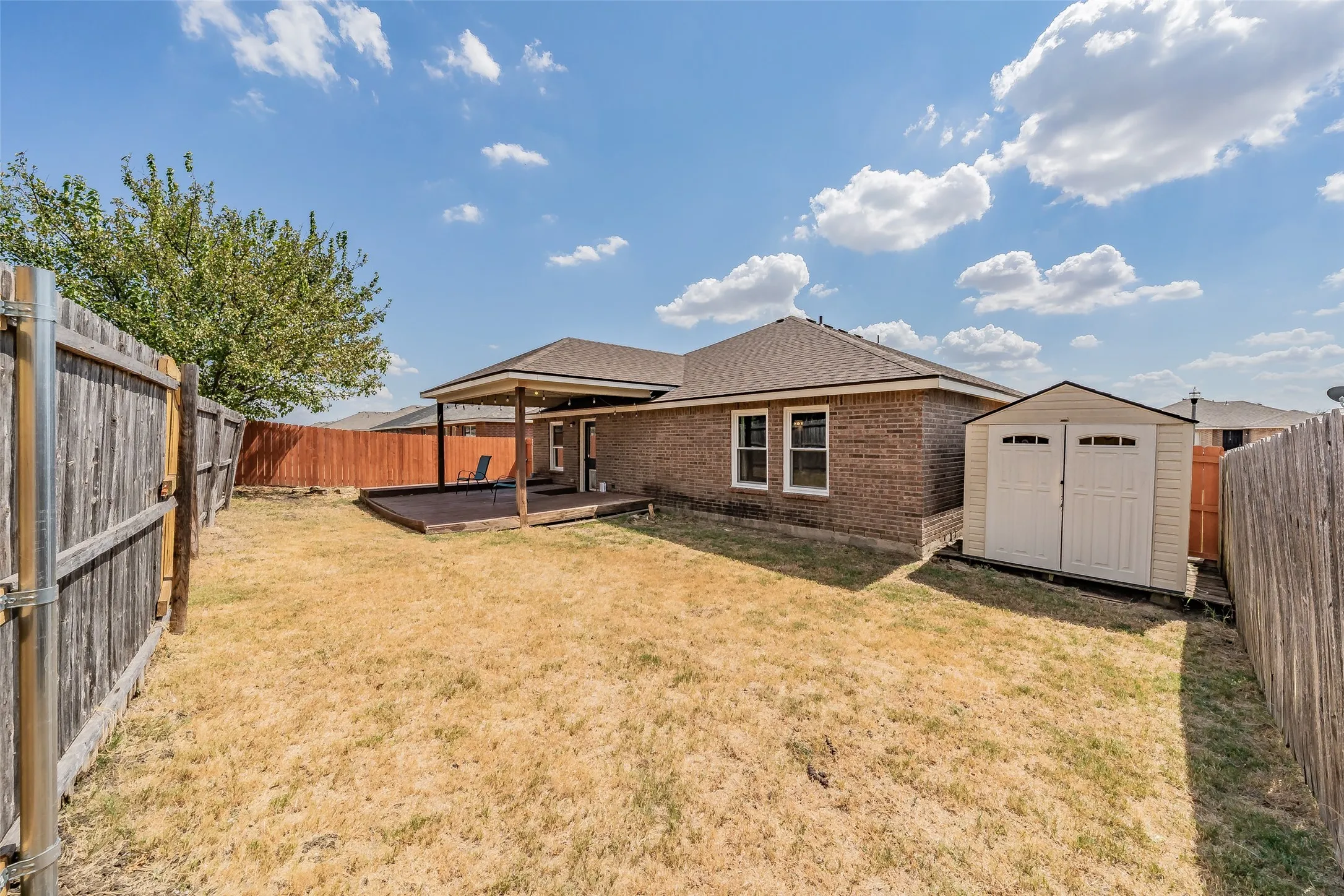 Single Family Residence For Sale in Denton County , 135 Ringneck Drive, Sanger, Texas 76266, 4 Bedroom, 2 Bathroom, 2 Garage spaces, 1,760 Sqft, built in 2006, mls#21377275, Real Estate Agent in Sanger, Homes For Sale in Denton county, Homes For Sale in Sanger, Realtor in Sanger Texas, Real Estate Brokerage Independent Realty Texas, Luminita Cordes Realtor