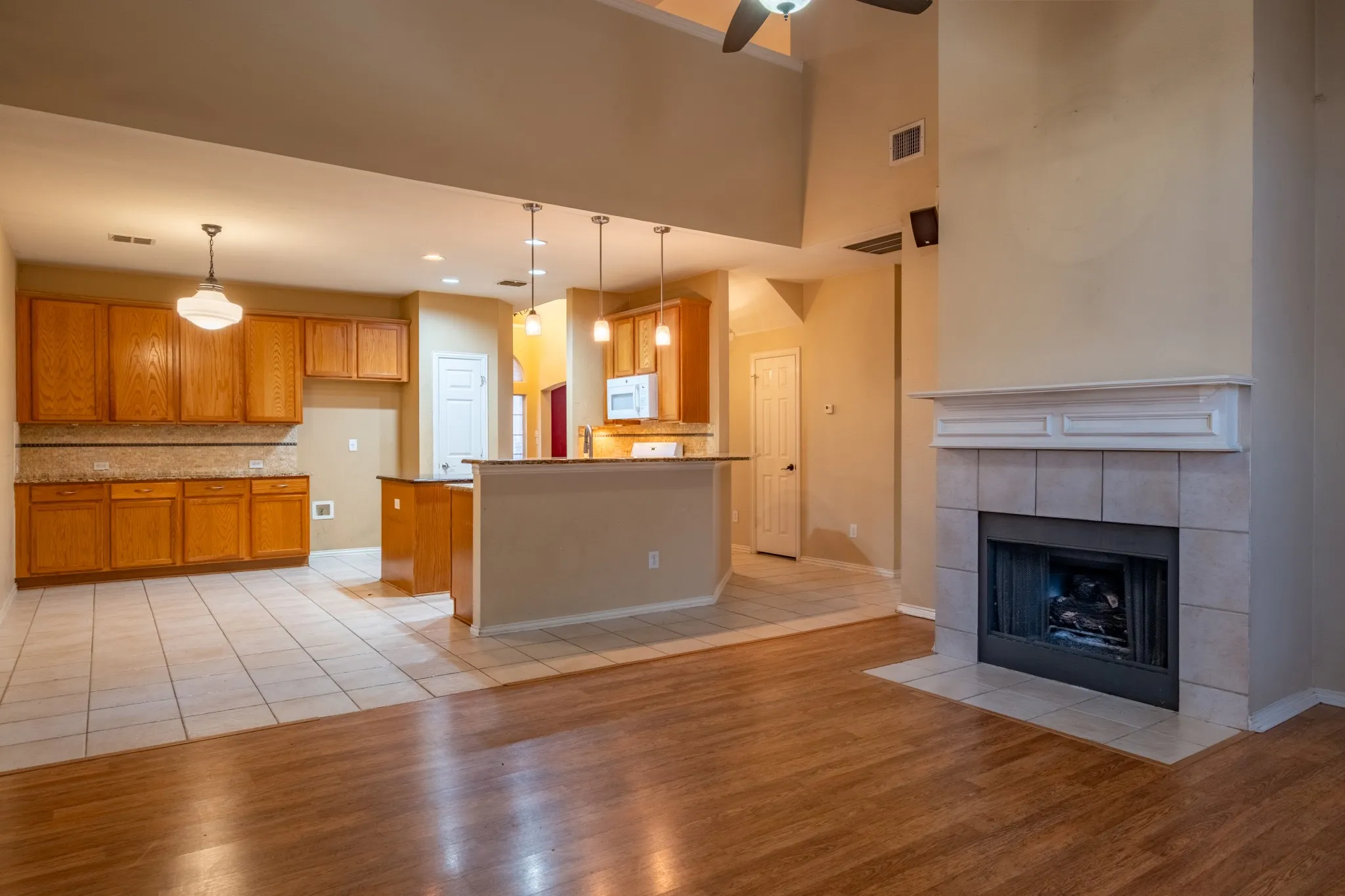 Single Family Residence For Sale in Denton County , 1619 Mallard Drive, Corinth, Texas 76210, 4 Bedroom, 3 Bathroom, 2 Garage spaces, 2,705 Sqft, built in 1999, mls#21382870, Real Estate Agent in Corinth, Homes For Sale in Denton county, Homes For Sale in Corinth, Realtor in Corinth Texas, Real Estate Brokerage Independent Realty Texas, Luminita Cordes Realtor
