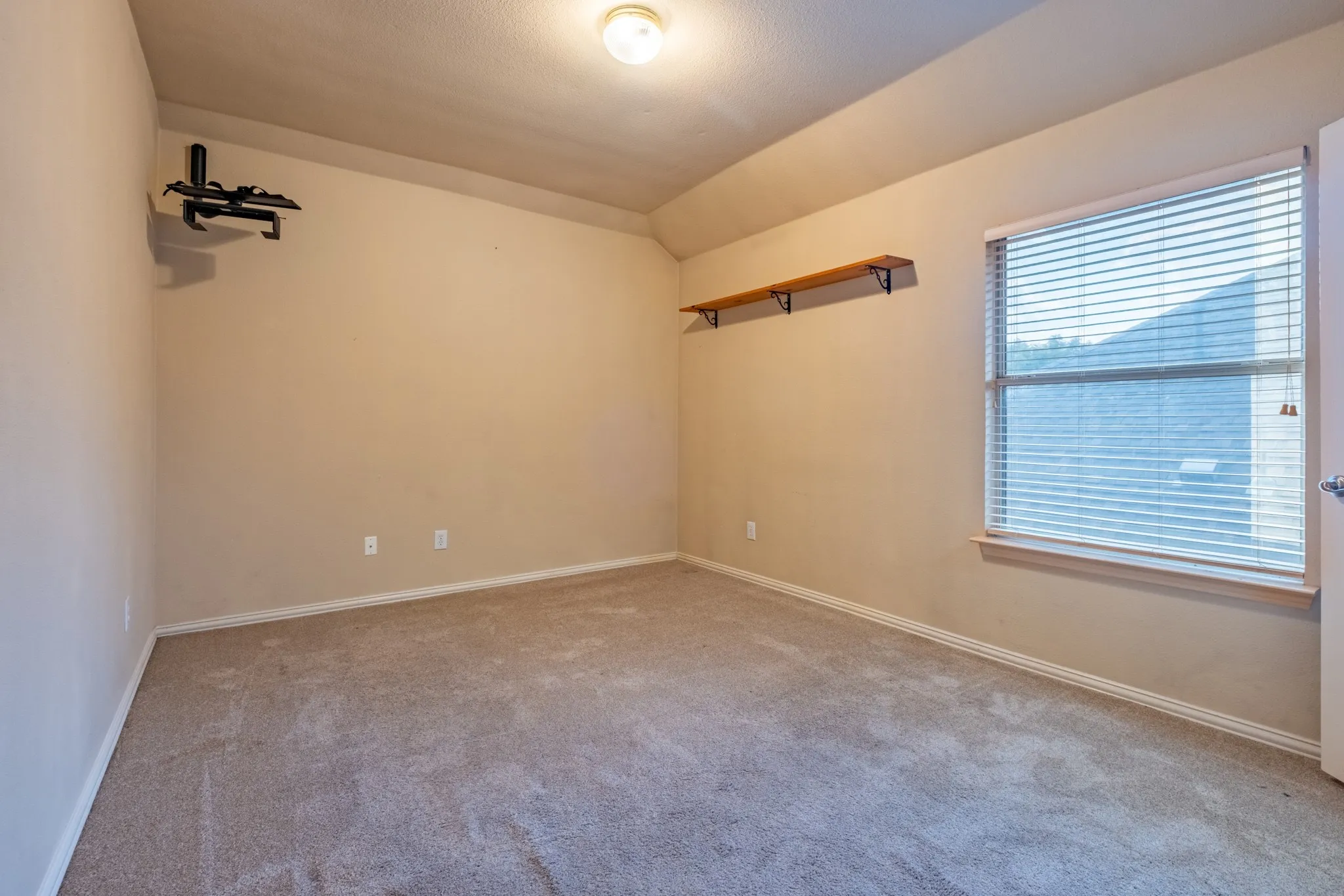 Single Family Residence For Sale in Denton County , 1619 Mallard Drive, Corinth, Texas 76210, 4 Bedroom, 3 Bathroom, 2 Garage spaces, 2,705 Sqft, built in 1999, mls#21382870, Real Estate Agent in Corinth, Homes For Sale in Denton county, Homes For Sale in Corinth, Realtor in Corinth Texas, Real Estate Brokerage Independent Realty Texas, Luminita Cordes Realtor