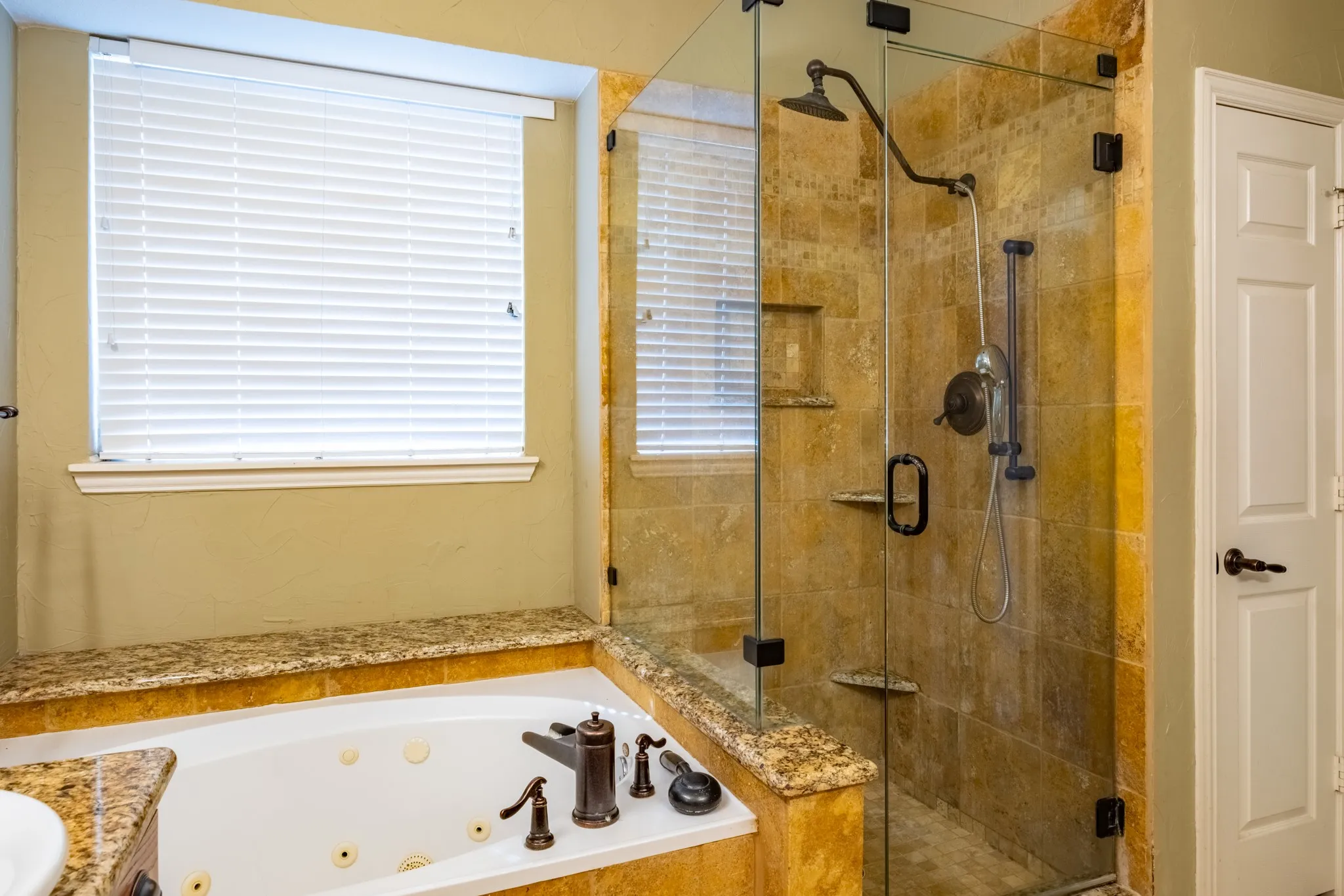 Single Family Residence For Sale in Denton County , 1619 Mallard Drive, Corinth, Texas 76210, 4 Bedroom, 3 Bathroom, 2 Garage spaces, 2,705 Sqft, built in 1999, mls#21382870, Real Estate Agent in Corinth, Homes For Sale in Denton county, Homes For Sale in Corinth, Realtor in Corinth Texas, Real Estate Brokerage Independent Realty Texas, Luminita Cordes Realtor
