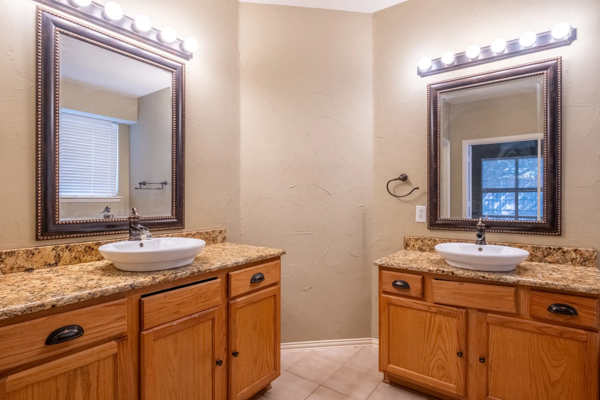 Single Family Residence For Sale in Denton County , 1619 Mallard Drive, Corinth, Texas 76210, 4 Bedroom, 3 Bathroom, 2 Garage spaces, 2,705 Sqft, built in 1999, mls#21382870, Real Estate Agent in Corinth, Homes For Sale in Denton county, Homes For Sale in Corinth, Realtor in Corinth Texas, Real Estate Brokerage Independent Realty Texas, Luminita Cordes Realtor