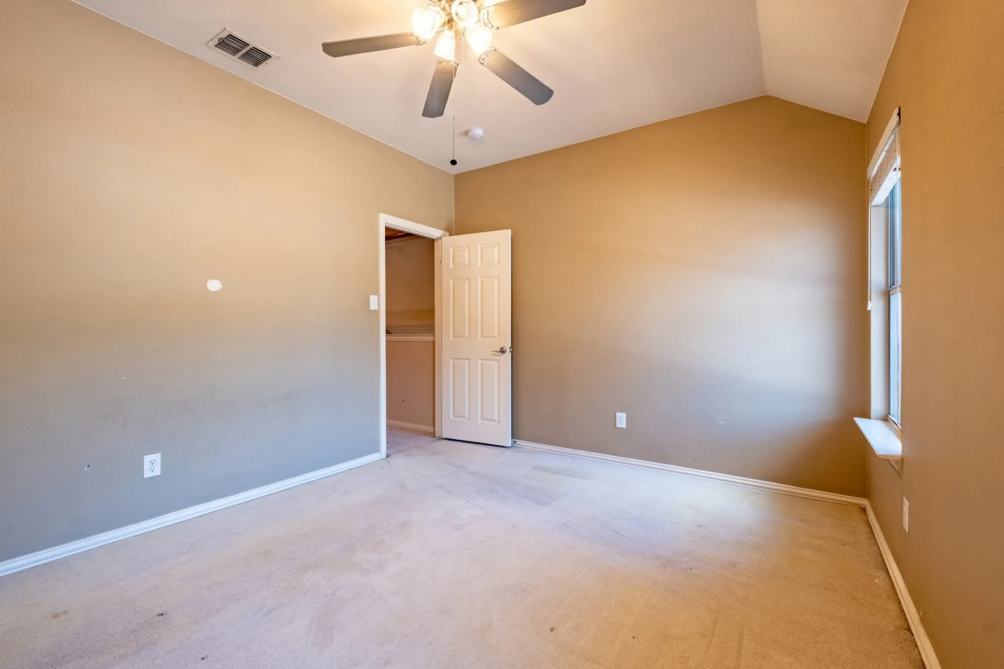 Single Family Residence For Sale in Denton County , 1619 Mallard Drive, Corinth, Texas 76210, 4 Bedroom, 3 Bathroom, 2 Garage spaces, 2,705 Sqft, built in 1999, mls#21382870, Real Estate Agent in Corinth, Homes For Sale in Denton county, Homes For Sale in Corinth, Realtor in Corinth Texas, Real Estate Brokerage Independent Realty Texas, Luminita Cordes Realtor