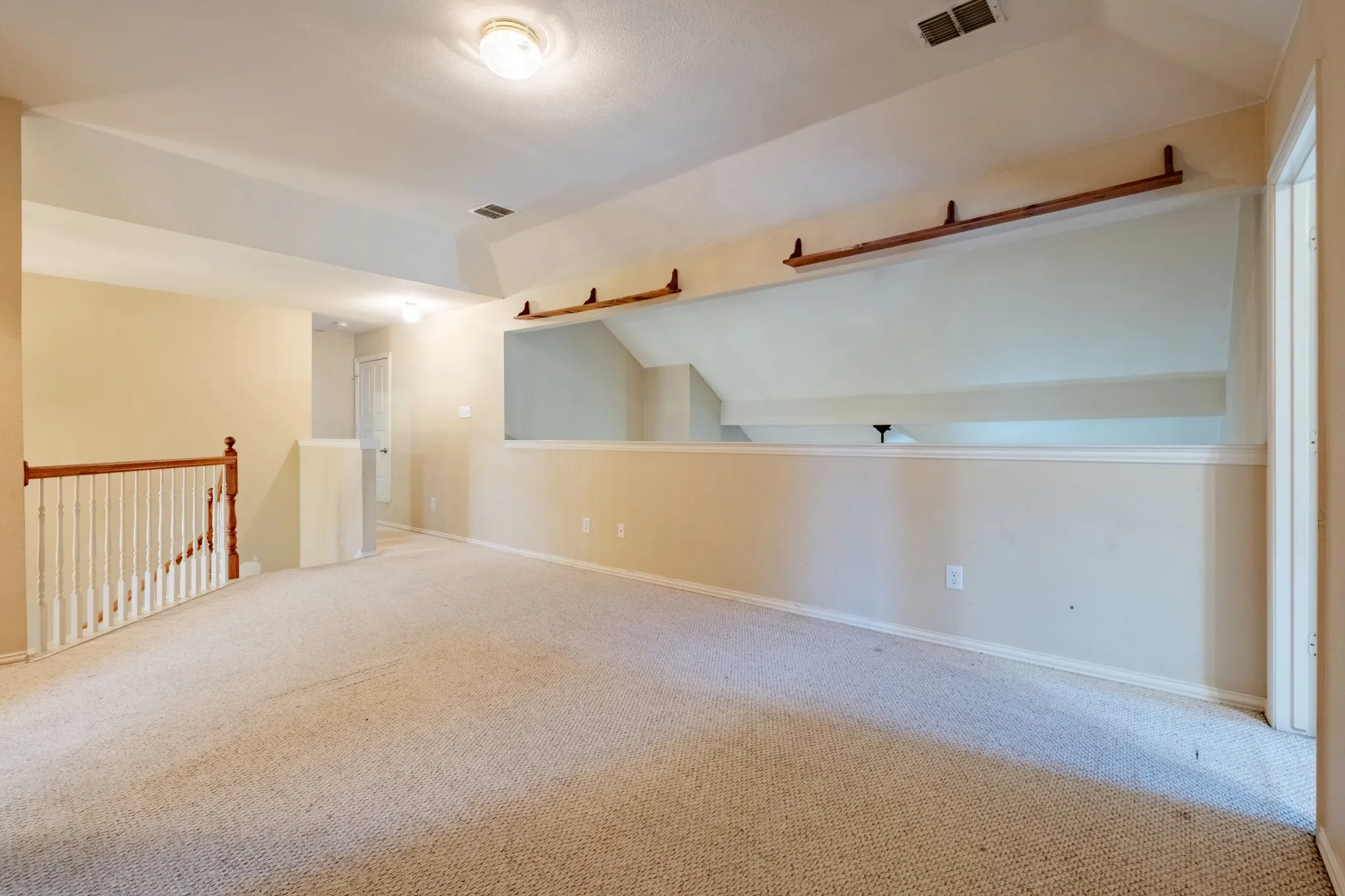 Single Family Residence For Sale in Denton County , 1619 Mallard Drive, Corinth, Texas 76210, 4 Bedroom, 3 Bathroom, 2 Garage spaces, 2,705 Sqft, built in 1999, mls#21382870, Real Estate Agent in Corinth, Homes For Sale in Denton county, Homes For Sale in Corinth, Realtor in Corinth Texas, Real Estate Brokerage Independent Realty Texas, Luminita Cordes Realtor