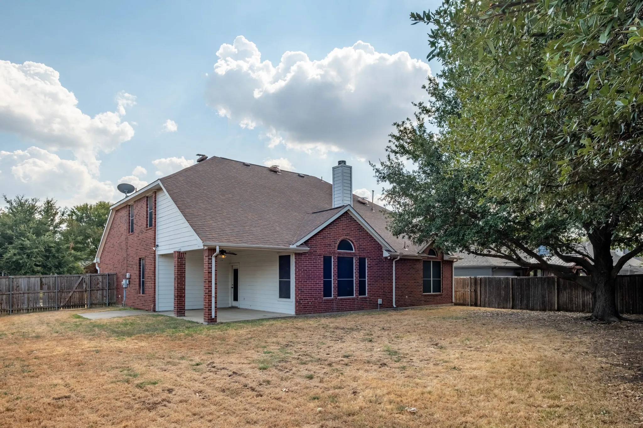 Single Family Residence For Sale in Denton County , 1619 Mallard Drive, Corinth, Texas 76210, 4 Bedroom, 3 Bathroom, 2 Garage spaces, 2,705 Sqft, built in 1999, mls#21382870, Real Estate Agent in Corinth, Homes For Sale in Denton county, Homes For Sale in Corinth, Realtor in Corinth Texas, Real Estate Brokerage Independent Realty Texas, Luminita Cordes Realtor