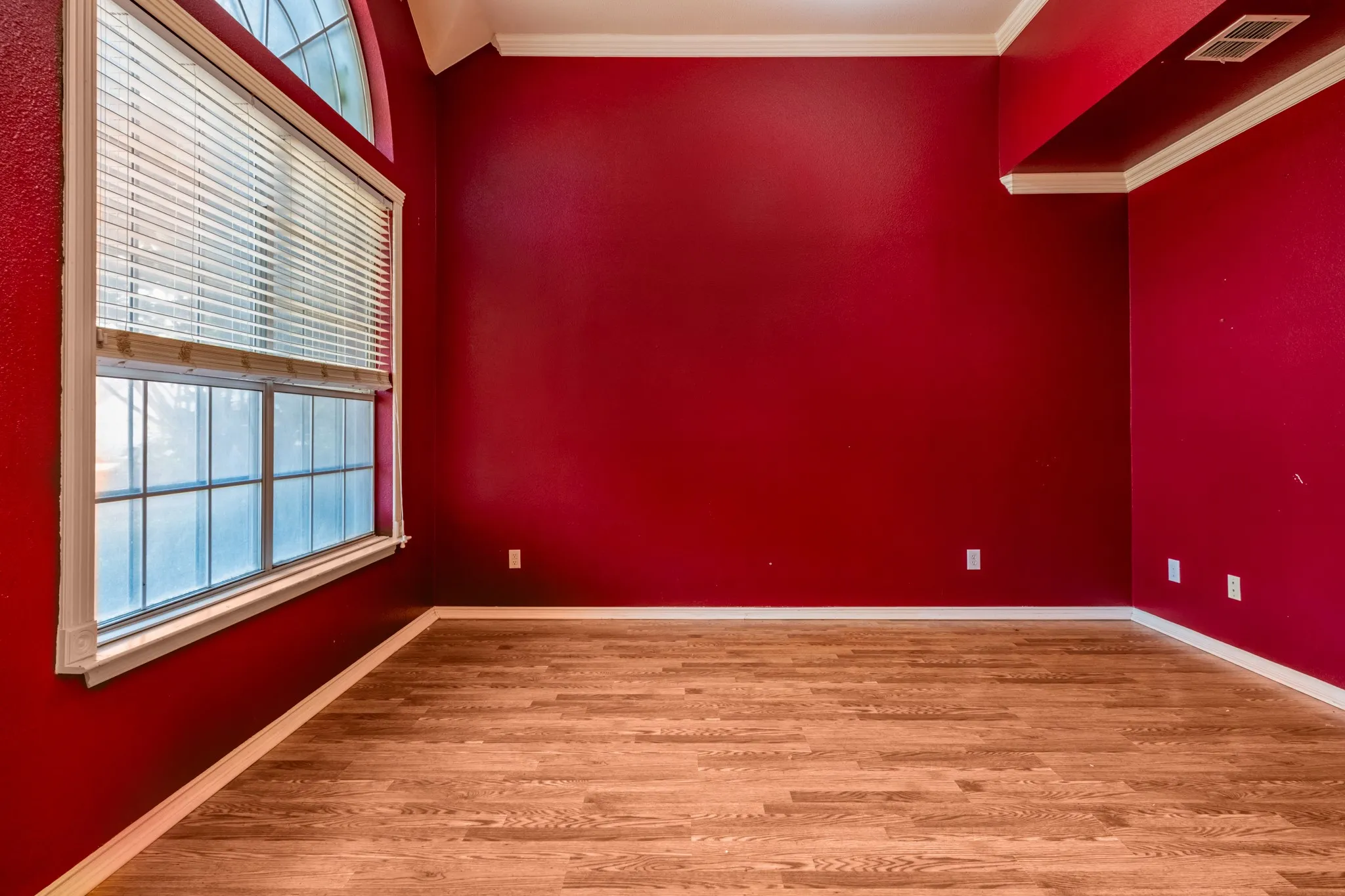Single Family Residence For Sale in Denton County , 1619 Mallard Drive, Corinth, Texas 76210, 4 Bedroom, 3 Bathroom, 2 Garage spaces, 2,705 Sqft, built in 1999, mls#21382870, Real Estate Agent in Corinth, Homes For Sale in Denton county, Homes For Sale in Corinth, Realtor in Corinth Texas, Real Estate Brokerage Independent Realty Texas, Luminita Cordes Realtor