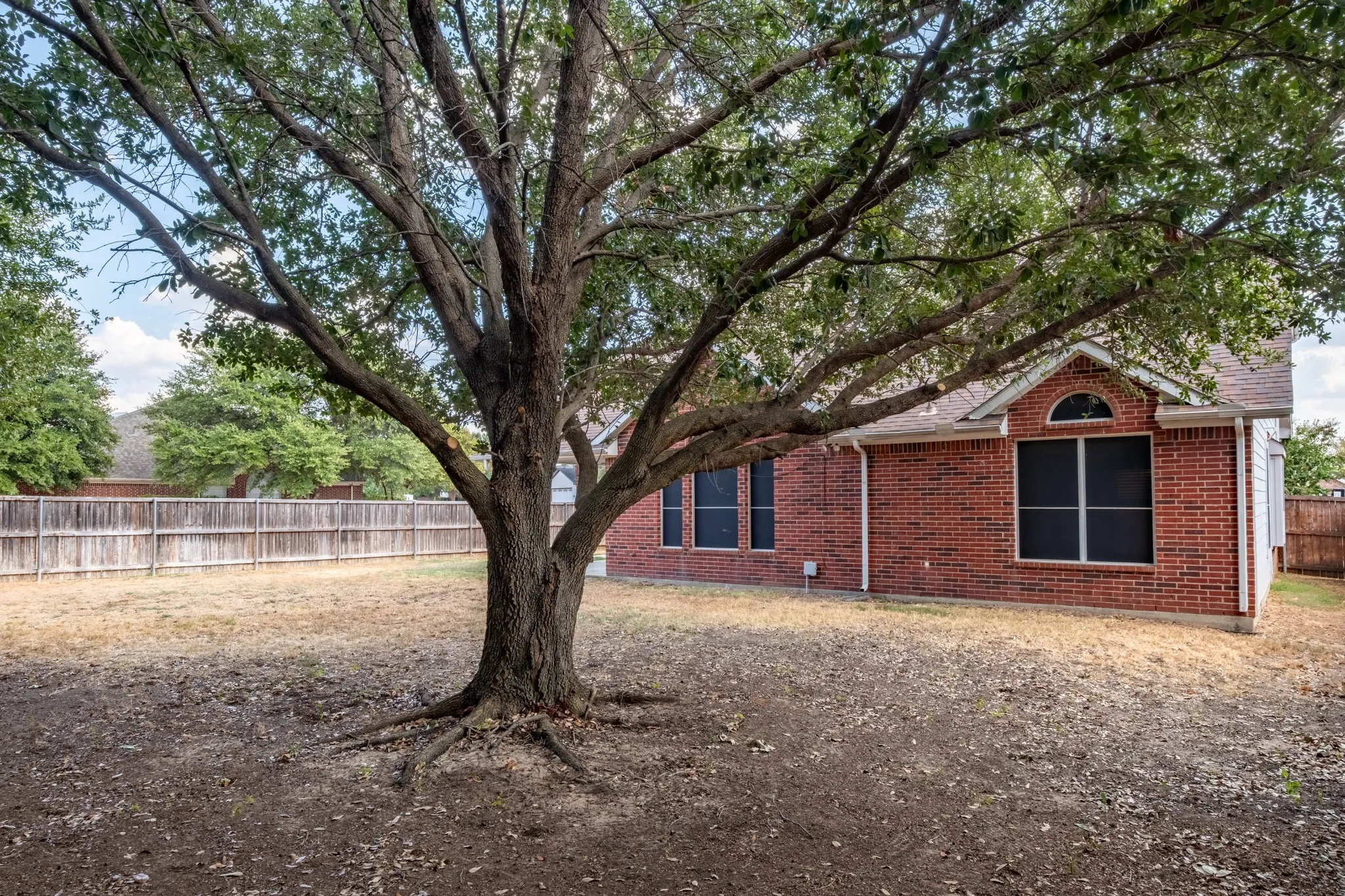 Single Family Residence For Sale in Denton County , 1619 Mallard Drive, Corinth, Texas 76210, 4 Bedroom, 3 Bathroom, 2 Garage spaces, 2,705 Sqft, built in 1999, mls#21382870, Real Estate Agent in Corinth, Homes For Sale in Denton county, Homes For Sale in Corinth, Realtor in Corinth Texas, Real Estate Brokerage Independent Realty Texas, Luminita Cordes Realtor