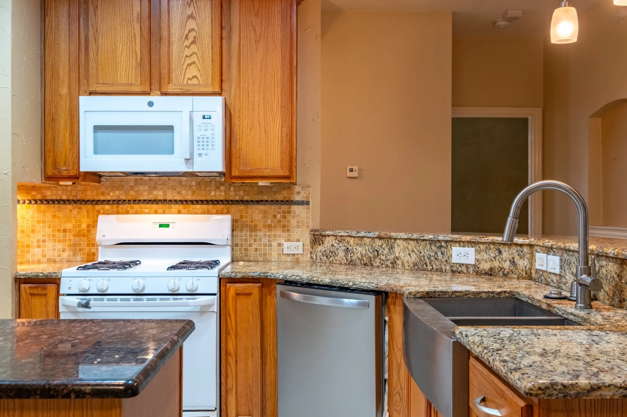 Single Family Residence For Sale in Denton County , 1619 Mallard Drive, Corinth, Texas 76210, 4 Bedroom, 3 Bathroom, 2 Garage spaces, 2,705 Sqft, built in 1999, mls#21382870, Real Estate Agent in Corinth, Homes For Sale in Denton county, Homes For Sale in Corinth, Realtor in Corinth Texas, Real Estate Brokerage Independent Realty Texas, Luminita Cordes Realtor