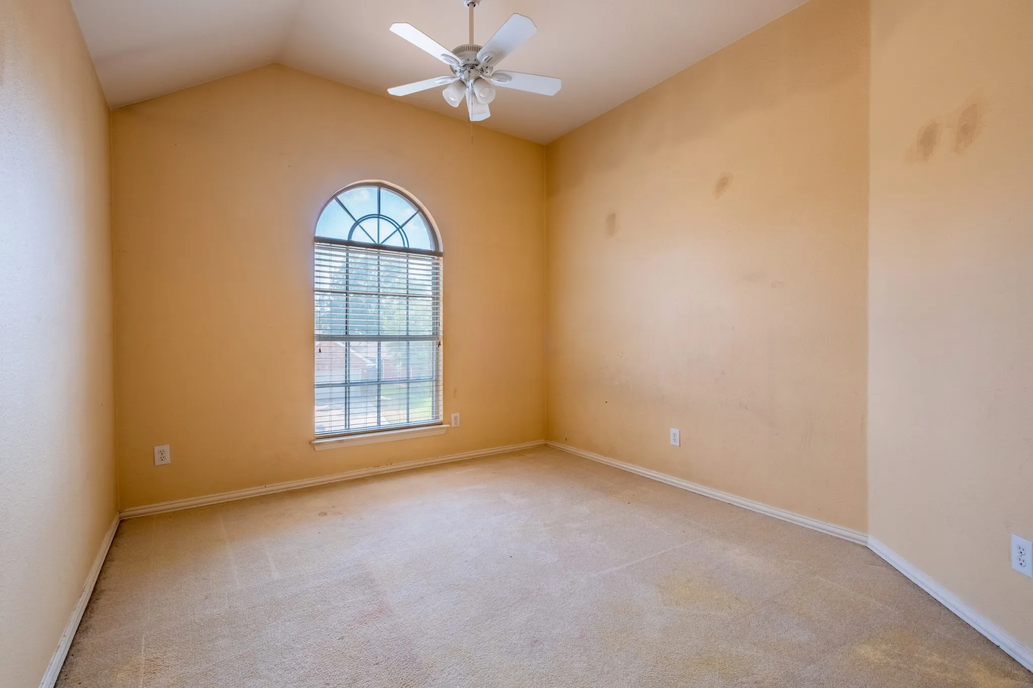 Single Family Residence For Sale in Denton County , 1619 Mallard Drive, Corinth, Texas 76210, 4 Bedroom, 3 Bathroom, 2 Garage spaces, 2,705 Sqft, built in 1999, mls#21382870, Real Estate Agent in Corinth, Homes For Sale in Denton county, Homes For Sale in Corinth, Realtor in Corinth Texas, Real Estate Brokerage Independent Realty Texas, Luminita Cordes Realtor
