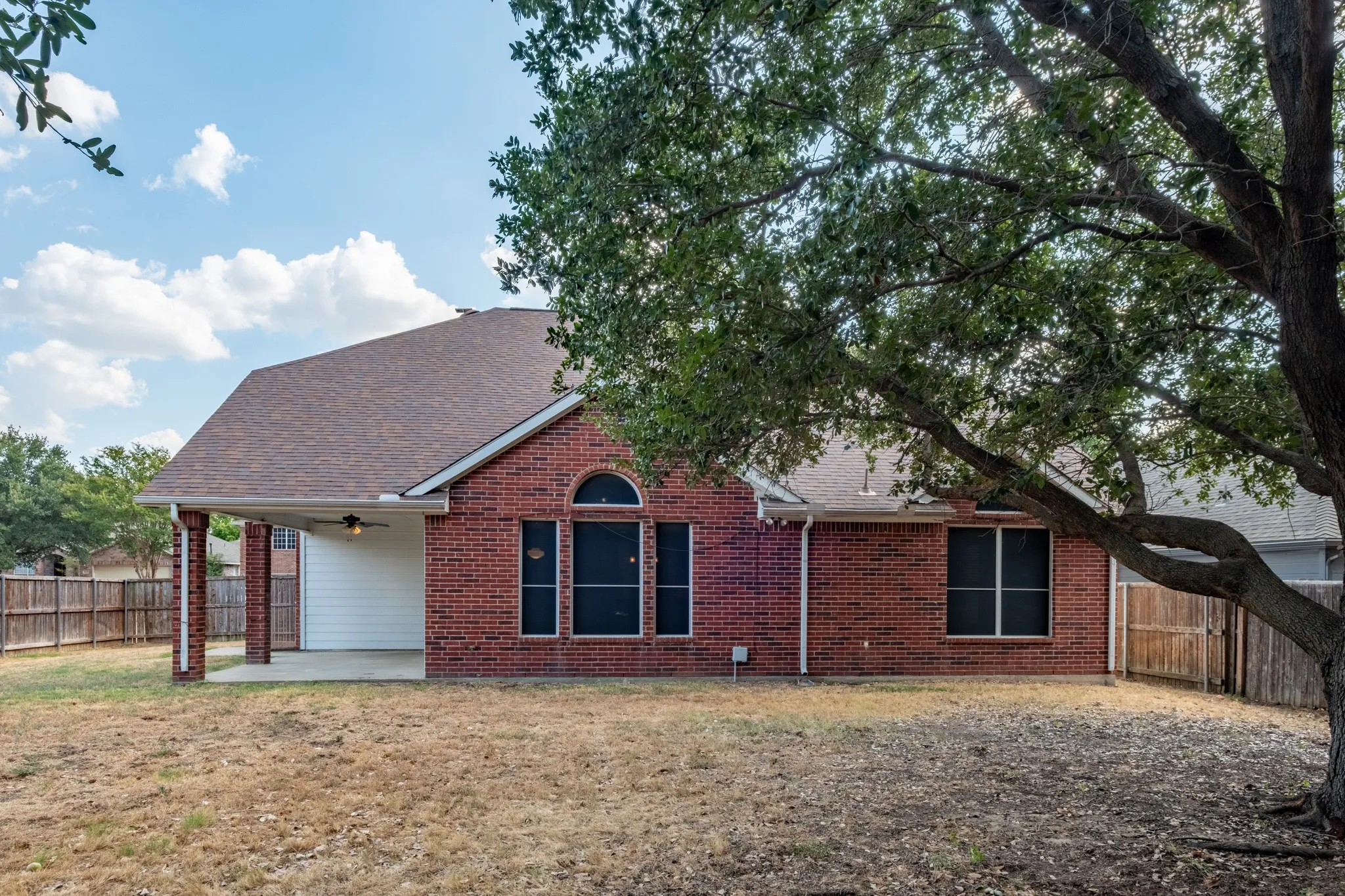 Single Family Residence For Sale in Denton County , 1619 Mallard Drive, Corinth, Texas 76210, 4 Bedroom, 3 Bathroom, 2 Garage spaces, 2,705 Sqft, built in 1999, mls#21382870, Real Estate Agent in Corinth, Homes For Sale in Denton county, Homes For Sale in Corinth, Realtor in Corinth Texas, Real Estate Brokerage Independent Realty Texas, Luminita Cordes Realtor