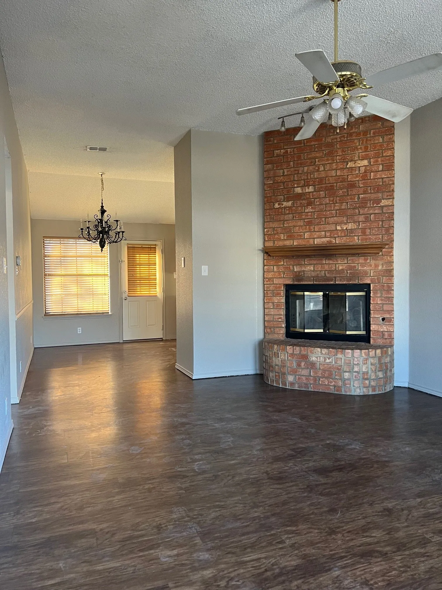 Single Family Residence For Sale in Denton County , 1109 Brittany Drive, Denton, Texas 76209, 3 Bedroom, 2 Bathroom, 2 Garage spaces, 1,260 Sqft, built in 1994, mls#21382529, Real Estate Agent in Denton, Homes For Sale in Denton county, Homes For Sale in Denton, Realtor in Denton Texas, Real Estate Brokerage Independent Realty Texas, Luminita Cordes Realtor