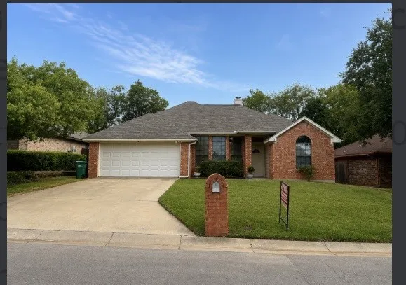 Single Family Residence For Sale in Denton County , 1109 Brittany Drive, Denton, Texas 76209, 3 Bedroom, 2 Bathroom, 2 Garage spaces, 1,260 Sqft, built in 1994, mls#21382529, Real Estate Agent in Denton, Homes For Sale in Denton county, Homes For Sale in Denton, Realtor in Denton Texas, Real Estate Brokerage Independent Realty Texas, Luminita Cordes Realtor