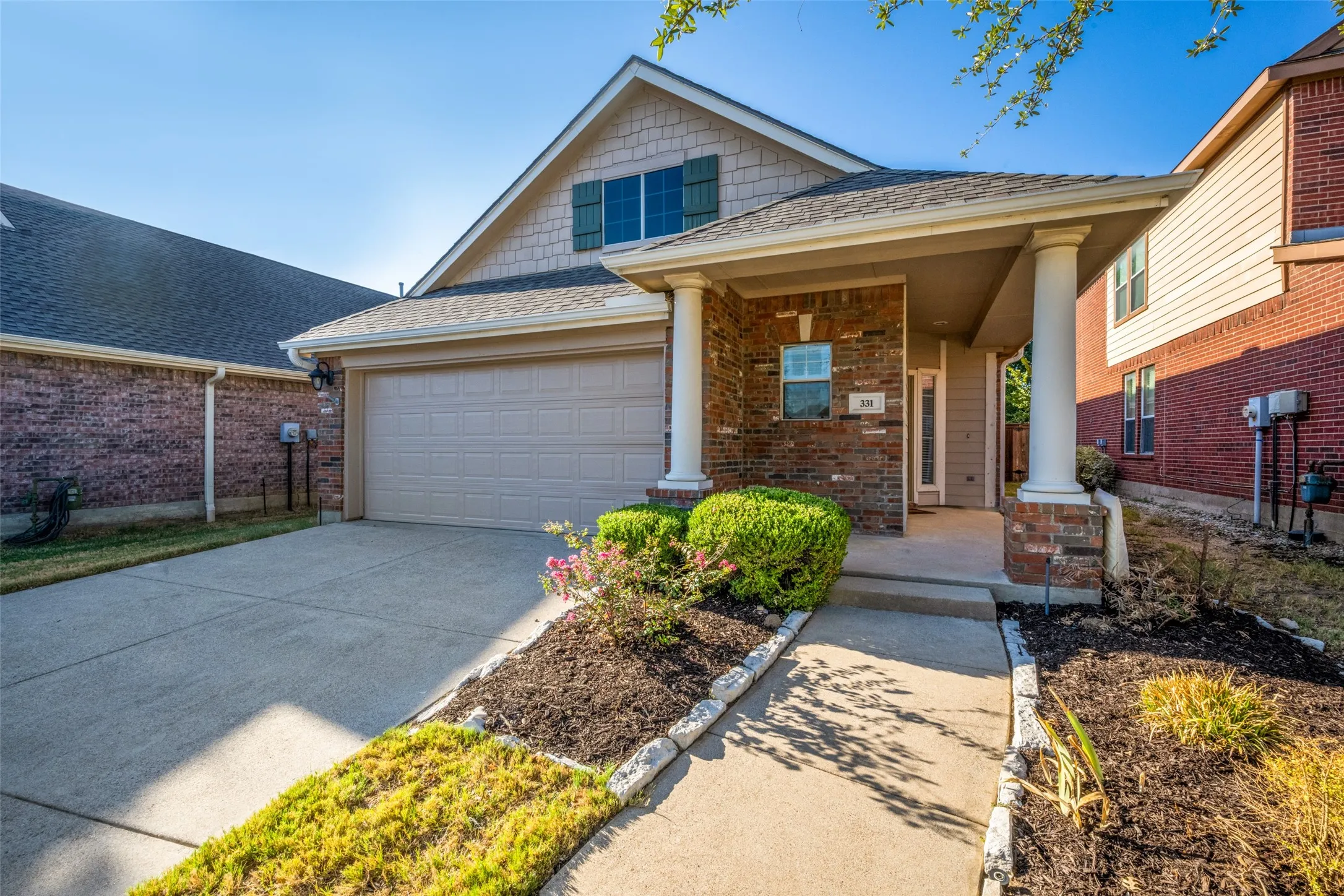 Single Family Residence For Sale in Denton County , 331 Clifton Circle, Lantana, Texas 76226, 3 Bedroom, 2 Bathroom, 2 Garage spaces, 1,690 Sqft, built in 2003, mls#21373520, Real Estate Agent in Lantana, Homes For Sale in Denton county, Homes For Sale in Lantana, Realtor in Lantana Texas, Real Estate Brokerage Independent Realty Texas, Luminita Cordes Realtor