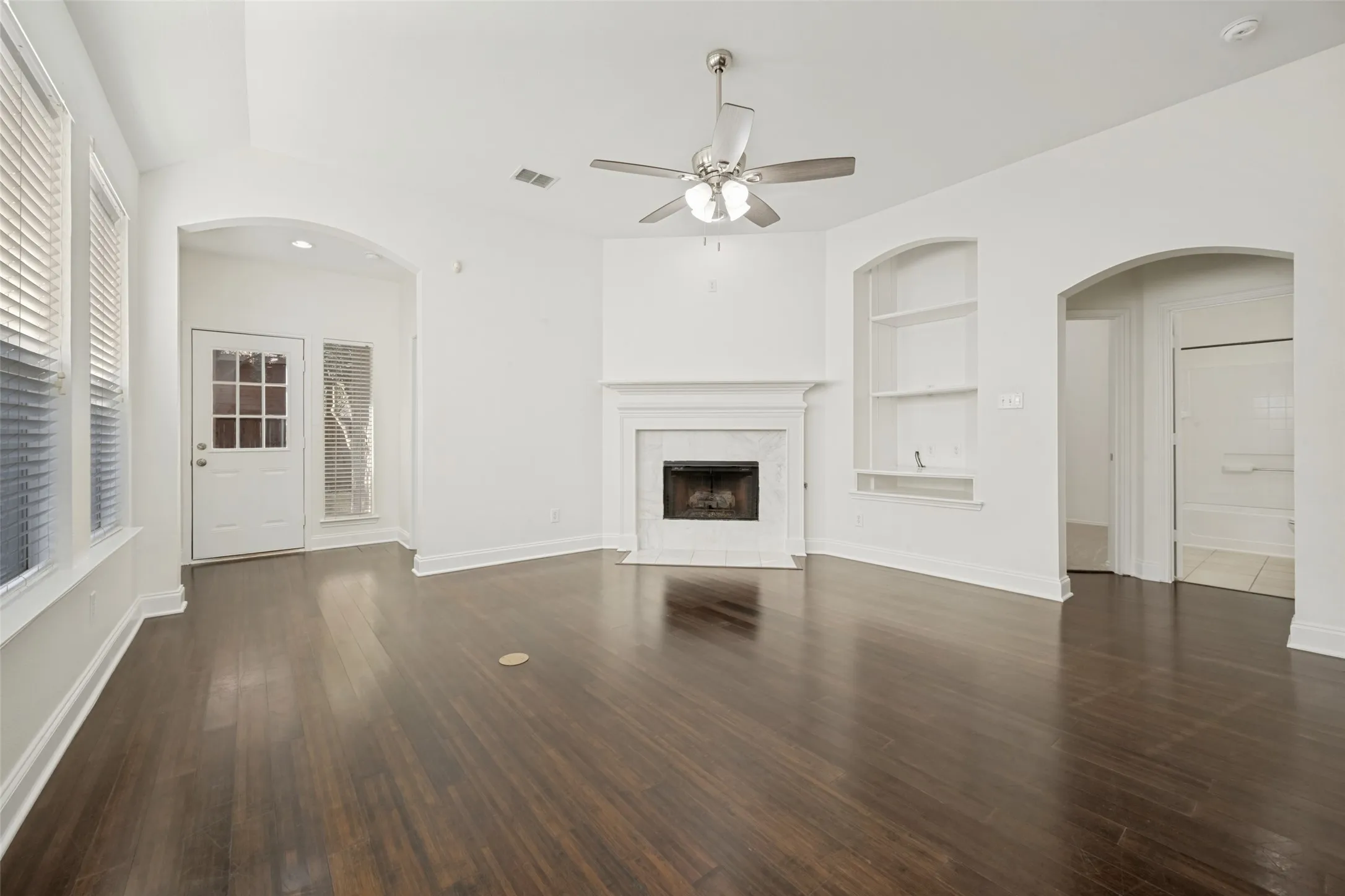 Single Family Residence For Sale in Denton County , 331 Clifton Circle, Lantana, Texas 76226, 3 Bedroom, 2 Bathroom, 2 Garage spaces, 1,690 Sqft, built in 2003, mls#21373520, Real Estate Agent in Lantana, Homes For Sale in Denton county, Homes For Sale in Lantana, Realtor in Lantana Texas, Real Estate Brokerage Independent Realty Texas, Luminita Cordes Realtor