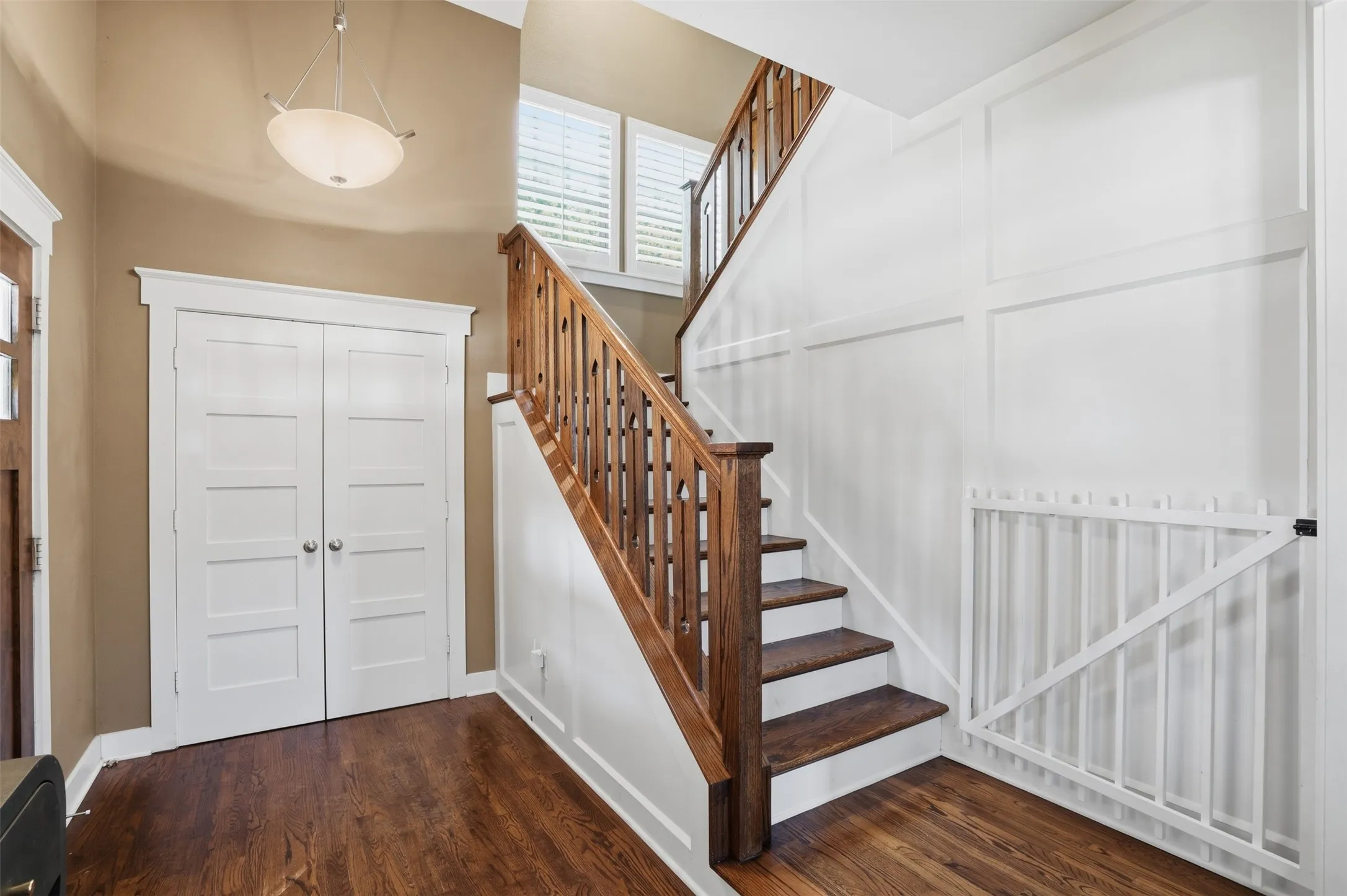 Single Family Residence For Sale in Tarrant County , 2341 Alston Avenue, Fort Worth, Texas 76110, 4 Bedroom, 3 Bathroom, 2 Garage spaces, 2,343 Sqft, built in 2010, mls#21382934, Real Estate Agent in Fort Worth, Homes For Sale in Tarrant county, Homes For Sale in Fort Worth, Realtor in Fort Worth Texas, Real Estate Brokerage Independent Realty Texas, Luminita Cordes Realtor