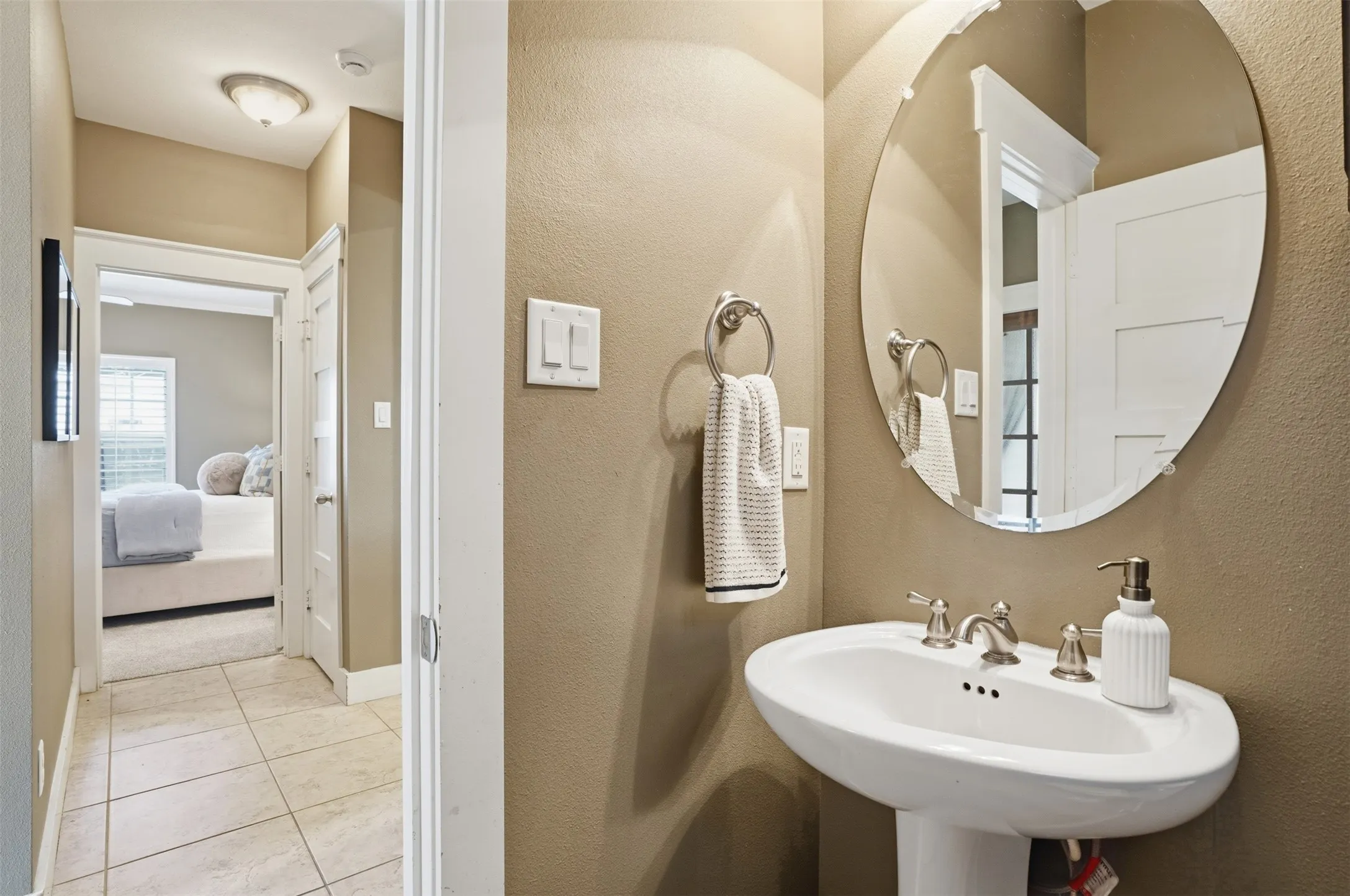 Single Family Residence For Sale in Tarrant County , 2341 Alston Avenue, Fort Worth, Texas 76110, 4 Bedroom, 3 Bathroom, 2 Garage spaces, 2,343 Sqft, built in 2010, mls#21382934, Real Estate Agent in Fort Worth, Homes For Sale in Tarrant county, Homes For Sale in Fort Worth, Realtor in Fort Worth Texas, Real Estate Brokerage Independent Realty Texas, Luminita Cordes Realtor