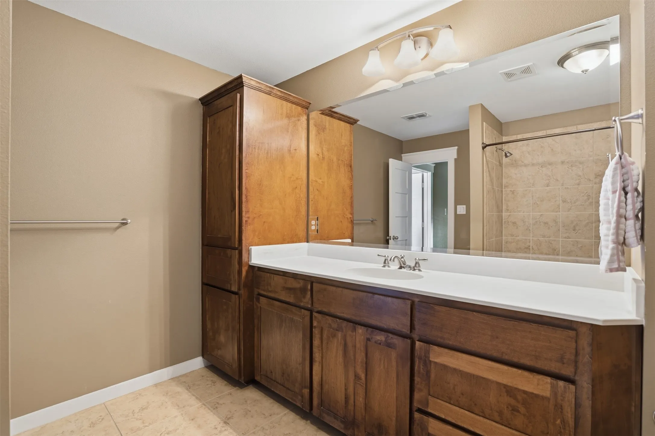 Single Family Residence For Sale in Tarrant County , 2341 Alston Avenue, Fort Worth, Texas 76110, 4 Bedroom, 3 Bathroom, 2 Garage spaces, 2,343 Sqft, built in 2010, mls#21382934, Real Estate Agent in Fort Worth, Homes For Sale in Tarrant county, Homes For Sale in Fort Worth, Realtor in Fort Worth Texas, Real Estate Brokerage Independent Realty Texas, Luminita Cordes Realtor