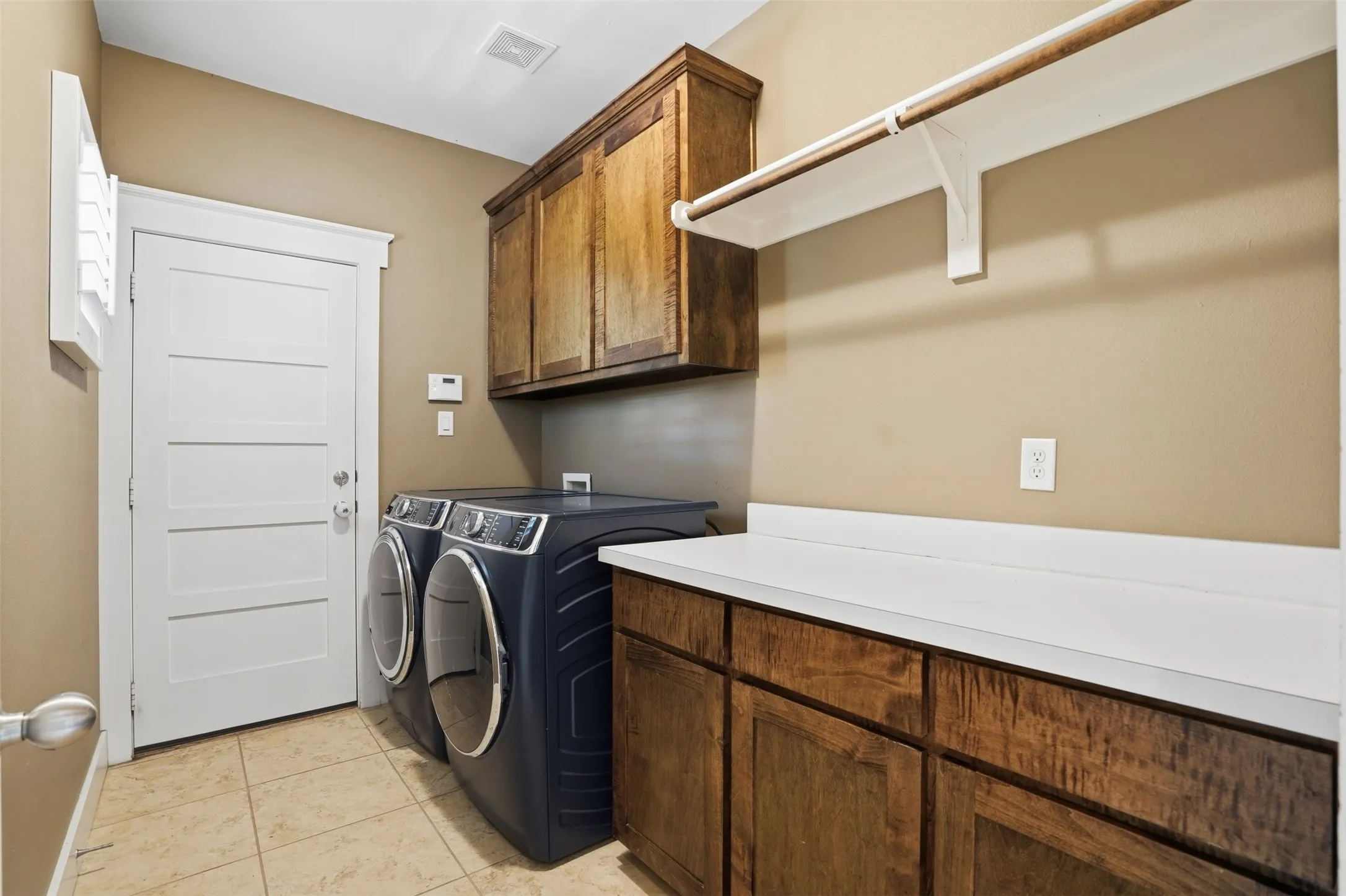 Single Family Residence For Sale in Tarrant County , 2341 Alston Avenue, Fort Worth, Texas 76110, 4 Bedroom, 3 Bathroom, 2 Garage spaces, 2,343 Sqft, built in 2010, mls#21382934, Real Estate Agent in Fort Worth, Homes For Sale in Tarrant county, Homes For Sale in Fort Worth, Realtor in Fort Worth Texas, Real Estate Brokerage Independent Realty Texas, Luminita Cordes Realtor