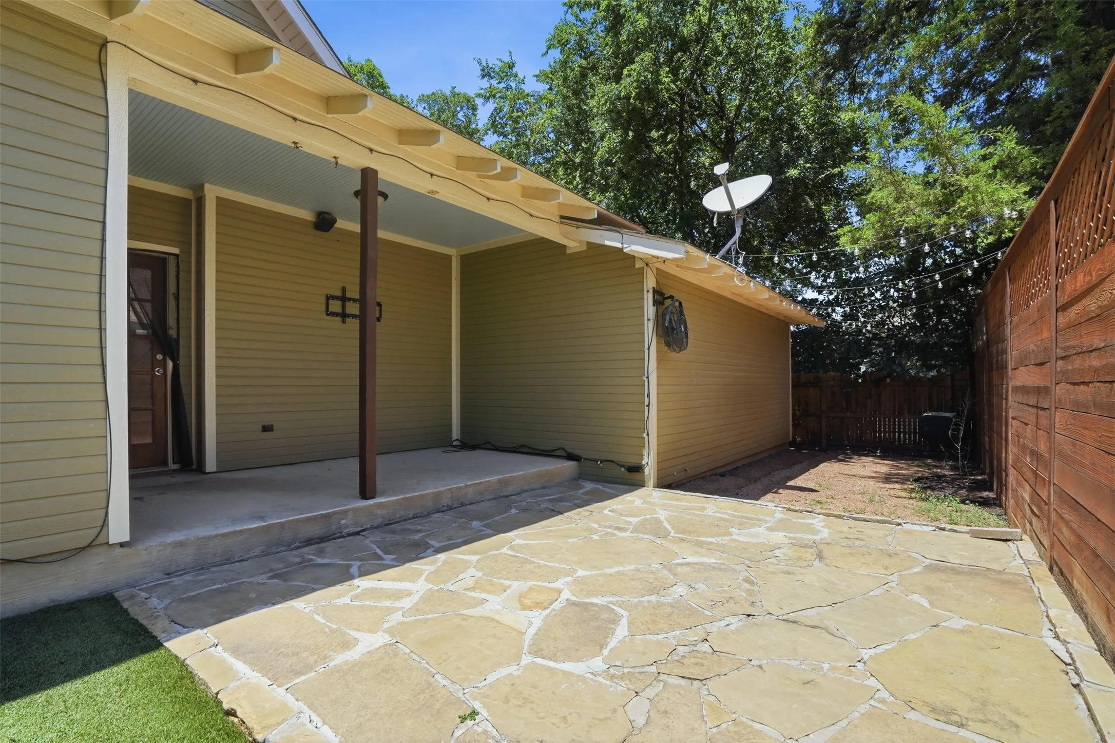 Single Family Residence For Sale in Tarrant County , 2341 Alston Avenue, Fort Worth, Texas 76110, 4 Bedroom, 3 Bathroom, 2 Garage spaces, 2,343 Sqft, built in 2010, mls#21382934, Real Estate Agent in Fort Worth, Homes For Sale in Tarrant county, Homes For Sale in Fort Worth, Realtor in Fort Worth Texas, Real Estate Brokerage Independent Realty Texas, Luminita Cordes Realtor
