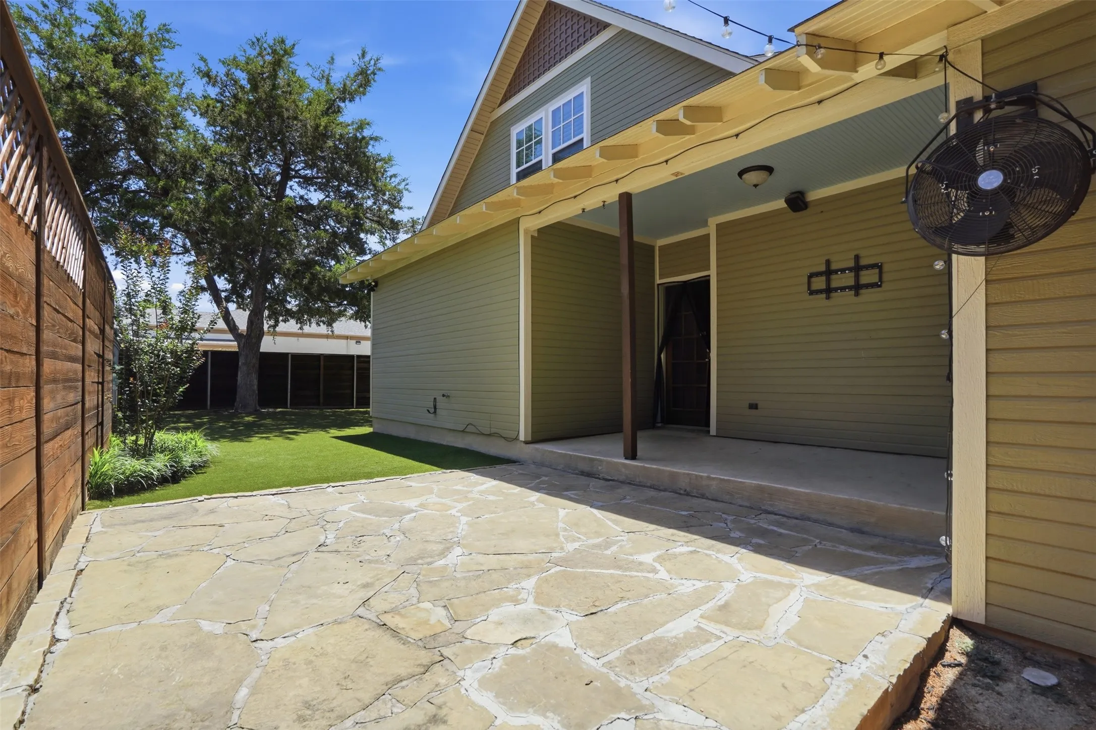 Single Family Residence For Sale in Tarrant County , 2341 Alston Avenue, Fort Worth, Texas 76110, 4 Bedroom, 3 Bathroom, 2 Garage spaces, 2,343 Sqft, built in 2010, mls#21382934, Real Estate Agent in Fort Worth, Homes For Sale in Tarrant county, Homes For Sale in Fort Worth, Realtor in Fort Worth Texas, Real Estate Brokerage Independent Realty Texas, Luminita Cordes Realtor