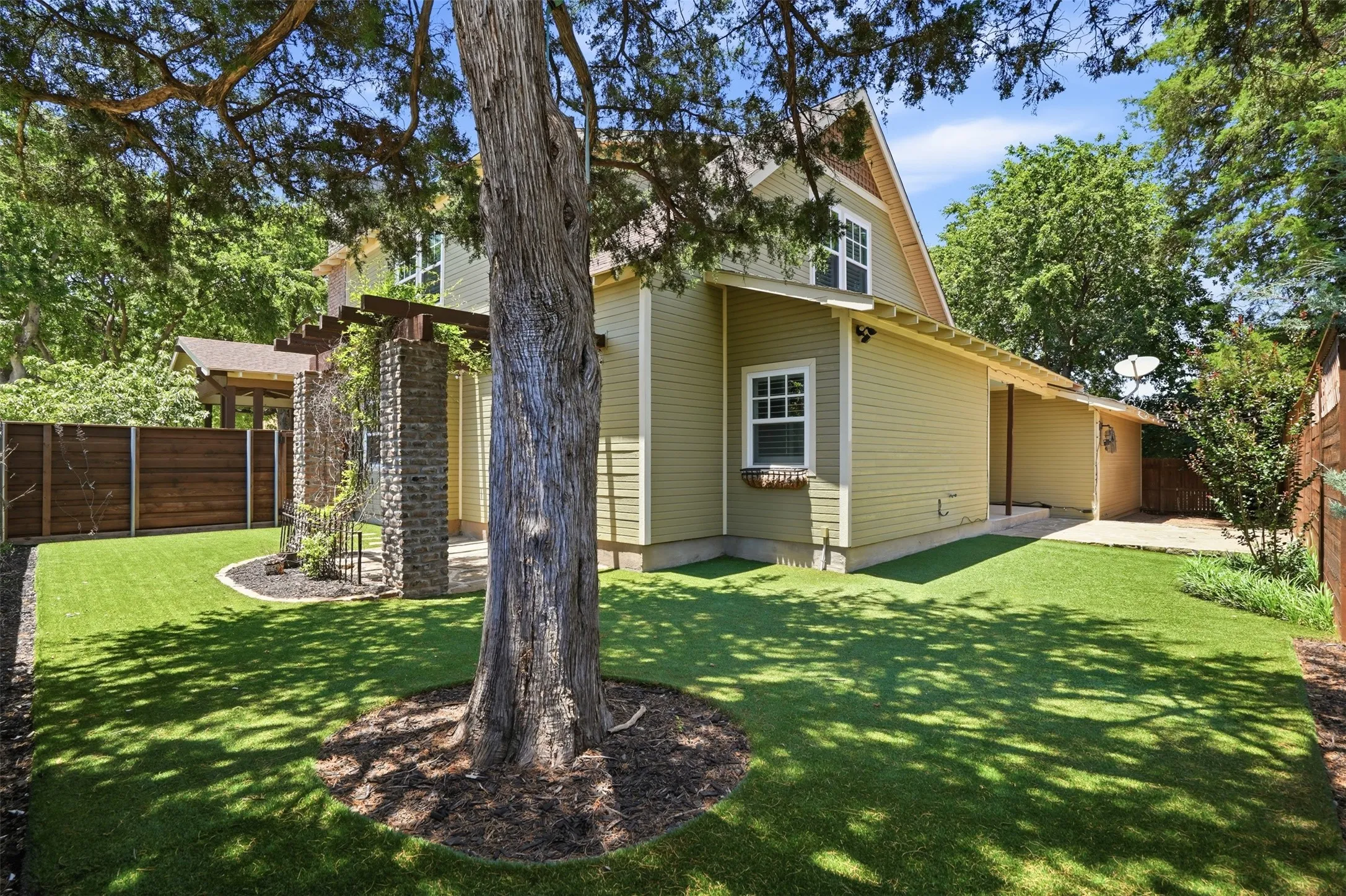 Single Family Residence For Sale in Tarrant County , 2341 Alston Avenue, Fort Worth, Texas 76110, 4 Bedroom, 3 Bathroom, 2 Garage spaces, 2,343 Sqft, built in 2010, mls#21382934, Real Estate Agent in Fort Worth, Homes For Sale in Tarrant county, Homes For Sale in Fort Worth, Realtor in Fort Worth Texas, Real Estate Brokerage Independent Realty Texas, Luminita Cordes Realtor