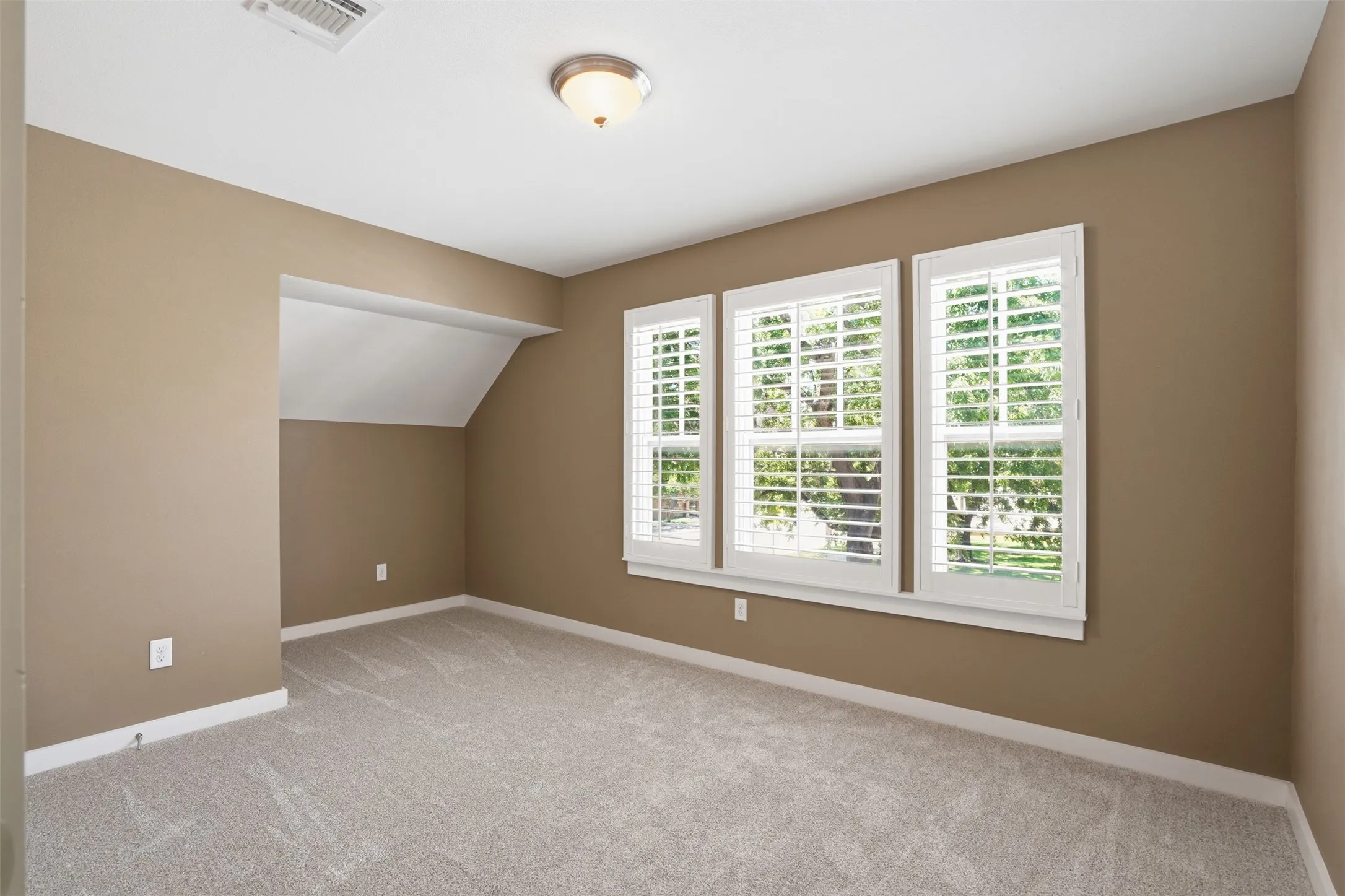 Single Family Residence For Sale in Tarrant County , 2341 Alston Avenue, Fort Worth, Texas 76110, 4 Bedroom, 3 Bathroom, 2 Garage spaces, 2,343 Sqft, built in 2010, mls#21382934, Real Estate Agent in Fort Worth, Homes For Sale in Tarrant county, Homes For Sale in Fort Worth, Realtor in Fort Worth Texas, Real Estate Brokerage Independent Realty Texas, Luminita Cordes Realtor